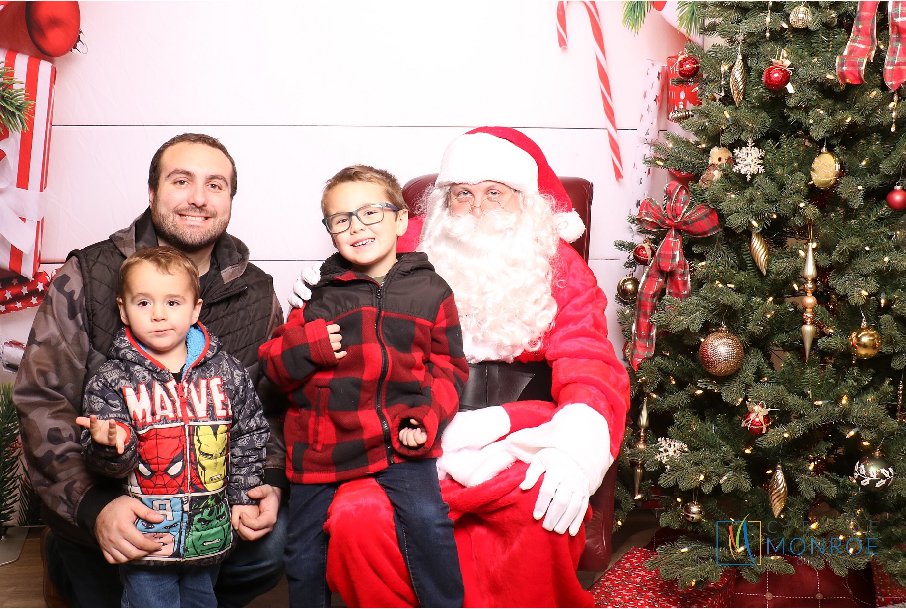 Monroe Tree Lighting | View more photos from the event at gallery.photoboothcincy.com/u/PhotoBoothCincy/Monroe-Tree-Lighting