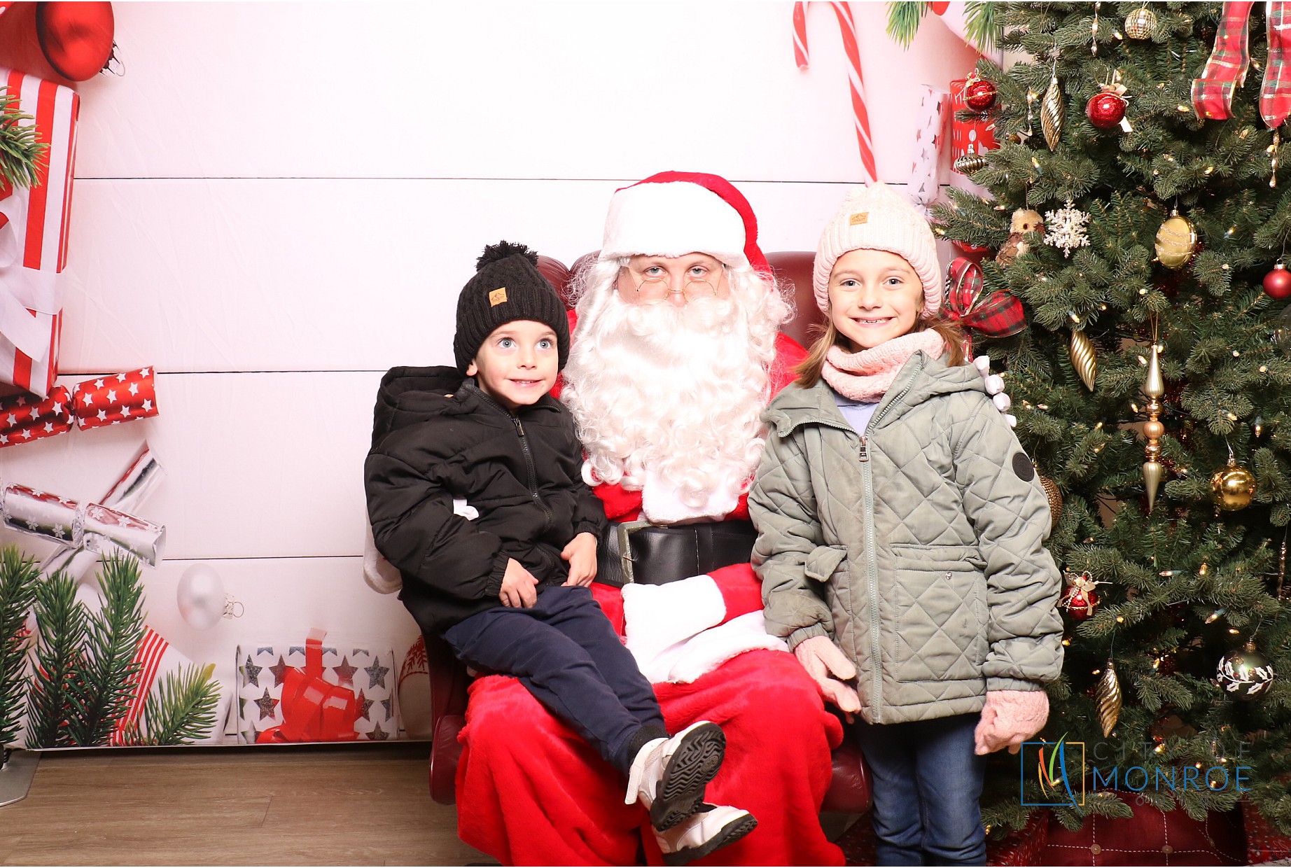 Monroe Tree Lighting | View more photos from the event at gallery.photoboothcincy.com/u/PhotoBoothCincy/Monroe-Tree-Lighting
