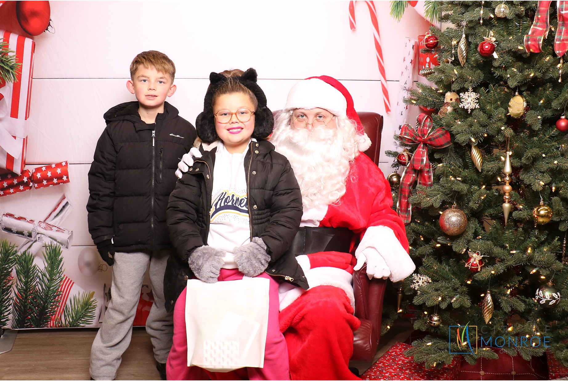 Monroe Tree Lighting | View more photos from the event at gallery.photoboothcincy.com/u/PhotoBoothCincy/Monroe-Tree-Lighting