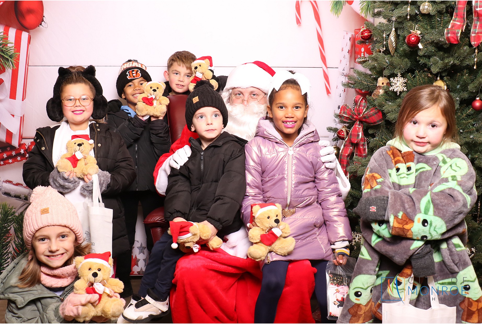 Monroe Tree Lighting | View more photos from the event at gallery.photoboothcincy.com/u/PhotoBoothCincy/Monroe-Tree-Lighting