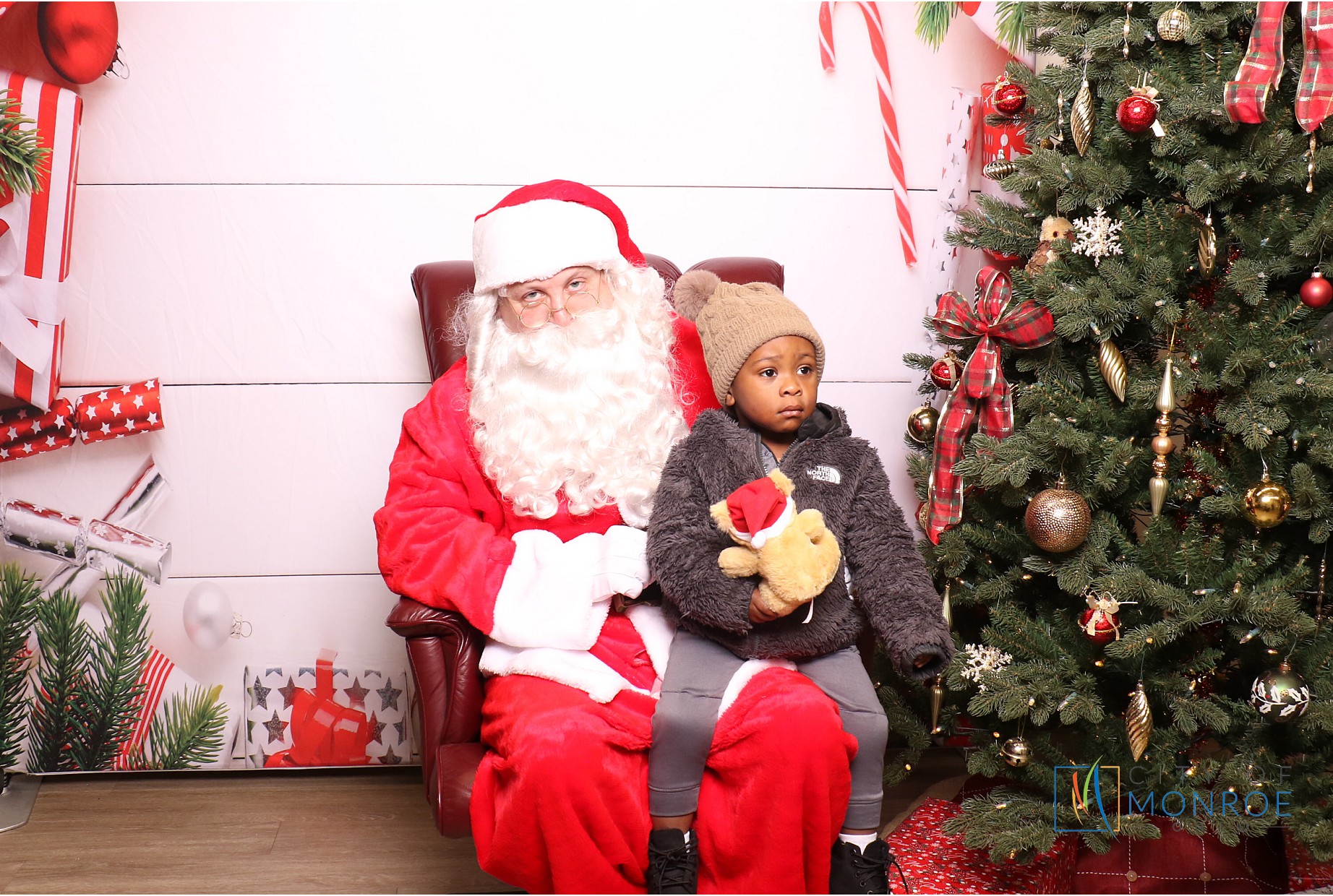 Monroe Tree Lighting | View more photos from the event at gallery.photoboothcincy.com/u/PhotoBoothCincy/Monroe-Tree-Lighting