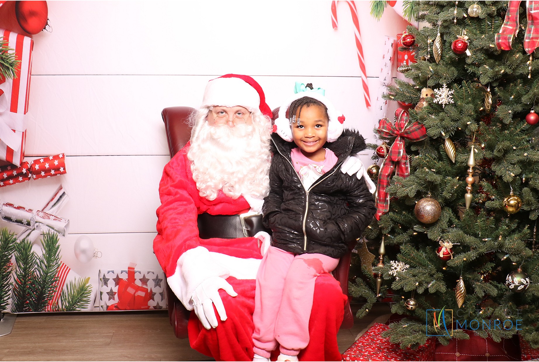 Monroe Tree Lighting | View more photos from the event at gallery.photoboothcincy.com/u/PhotoBoothCincy/Monroe-Tree-Lighting