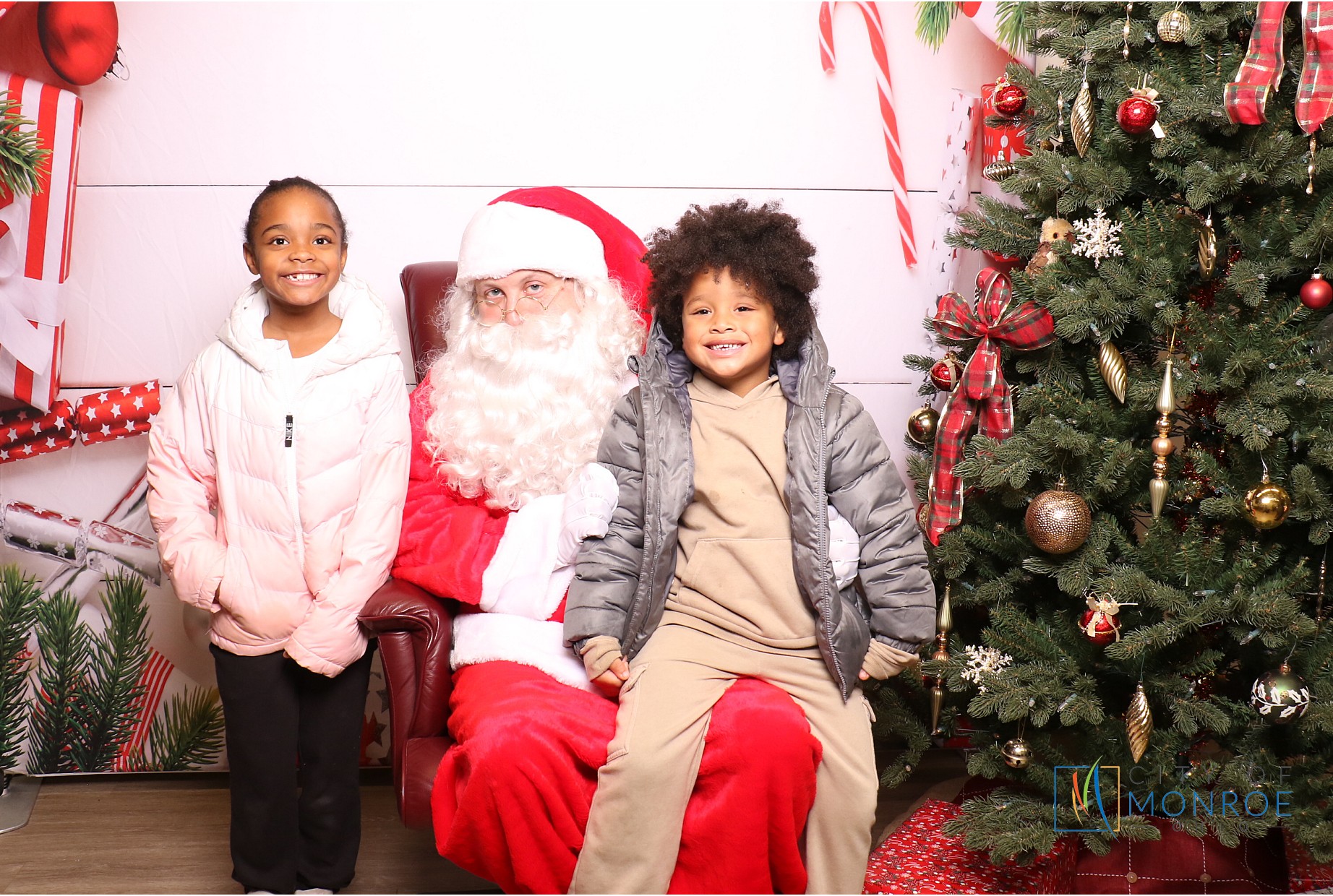 Monroe Tree Lighting | View more photos from the event at gallery.photoboothcincy.com/u/PhotoBoothCincy/Monroe-Tree-Lighting
