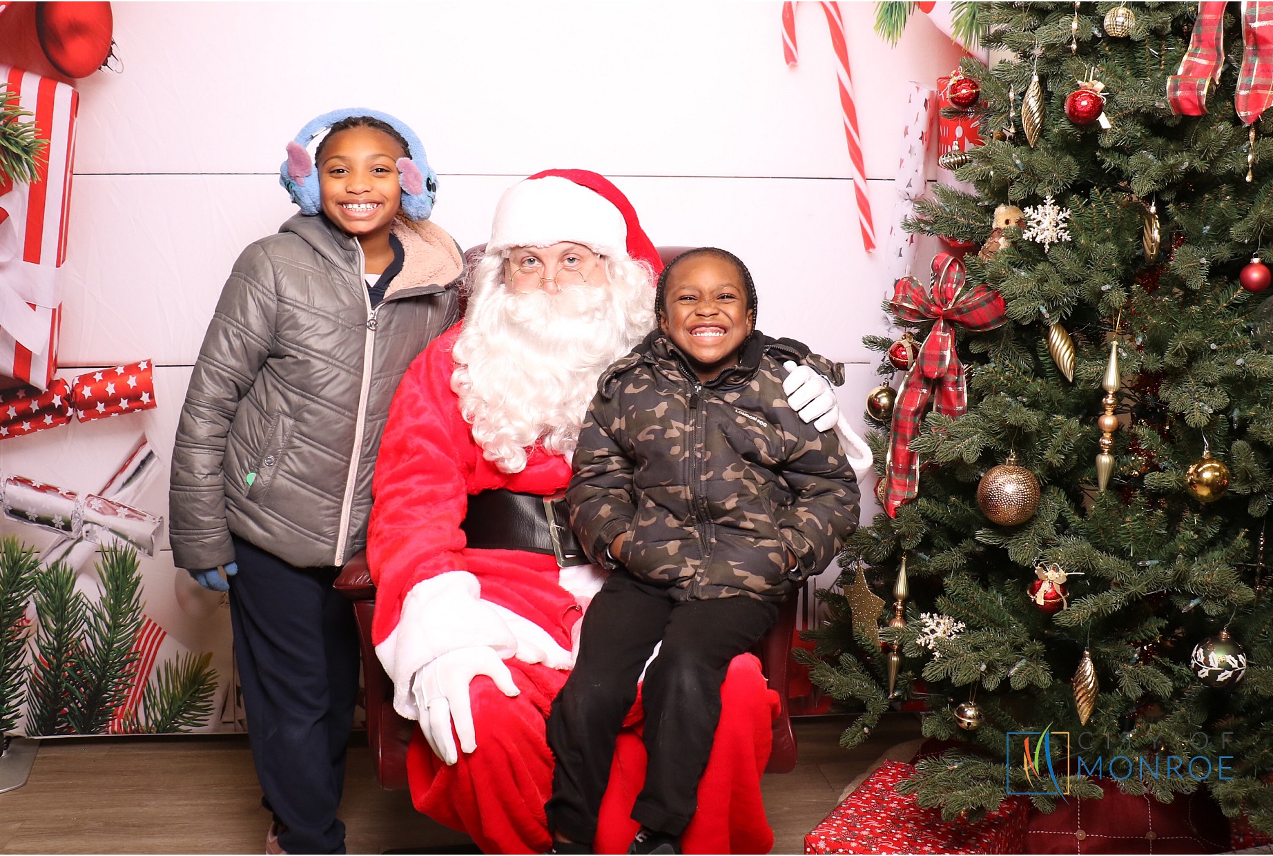 Monroe Tree Lighting | View more photos from the event at gallery.photoboothcincy.com/u/PhotoBoothCincy/Monroe-Tree-Lighting