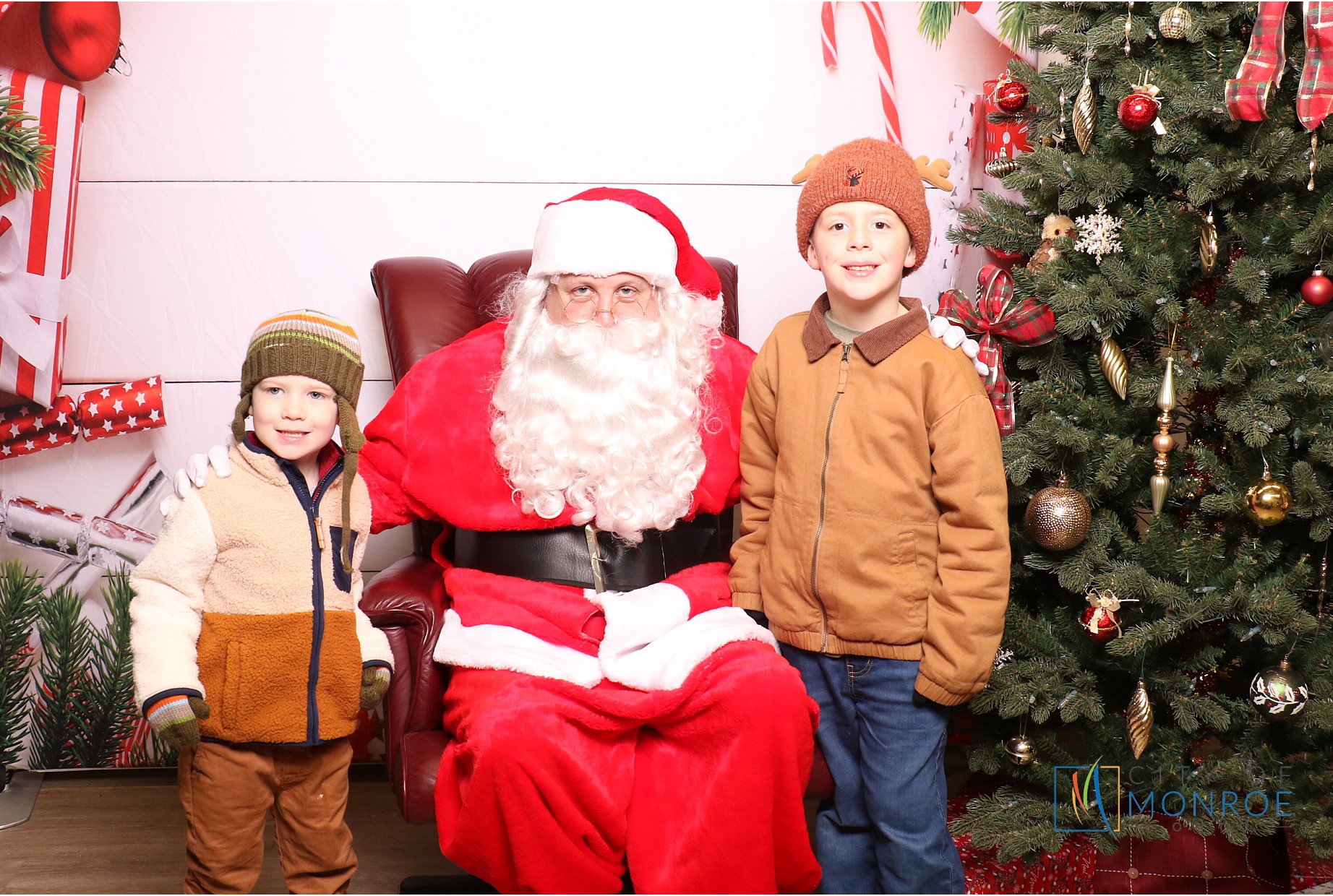 Monroe Tree Lighting | View more photos from the event at gallery.photoboothcincy.com/u/PhotoBoothCincy/Monroe-Tree-Lighting