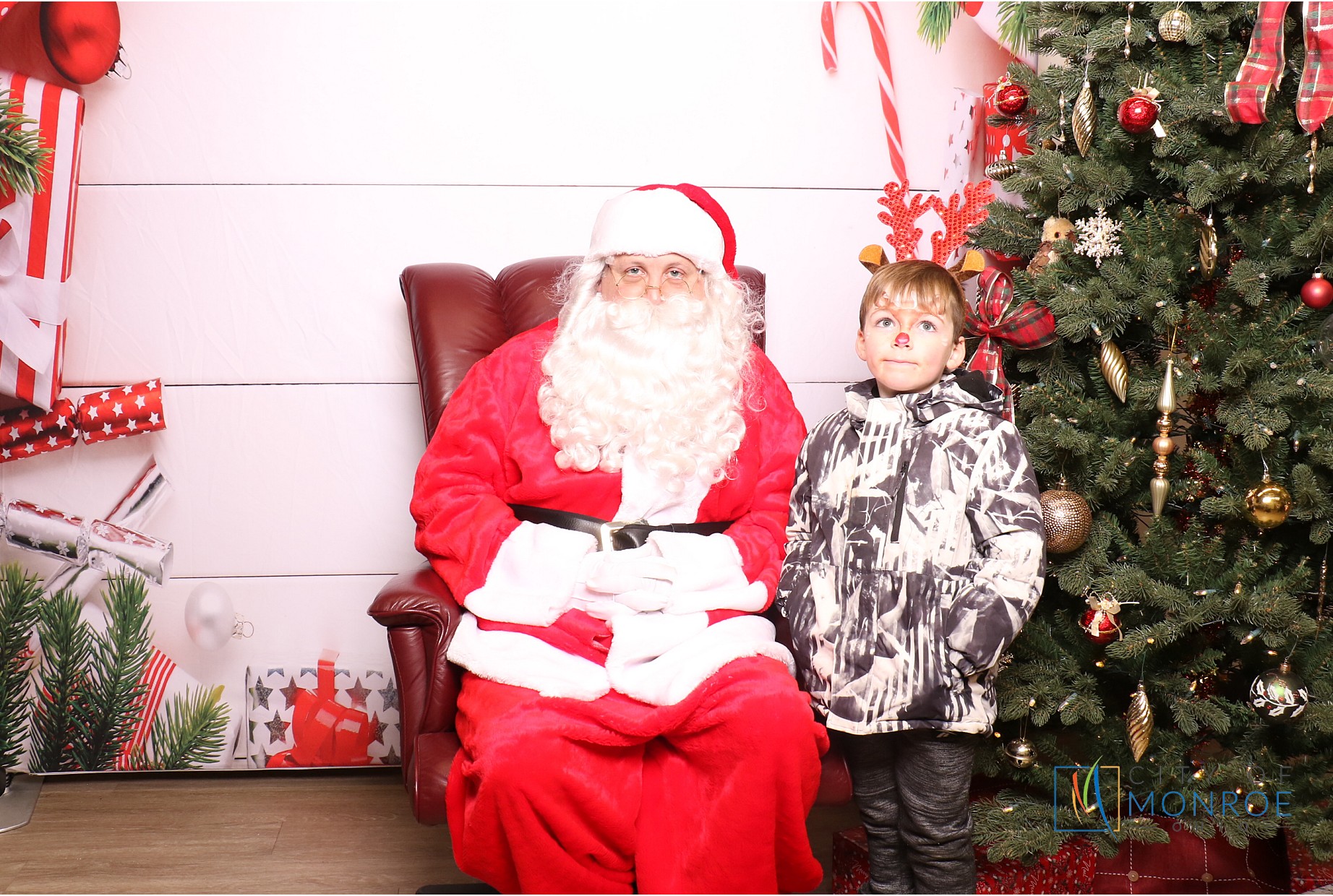 Monroe Tree Lighting | View more photos from the event at gallery.photoboothcincy.com/u/PhotoBoothCincy/Monroe-Tree-Lighting