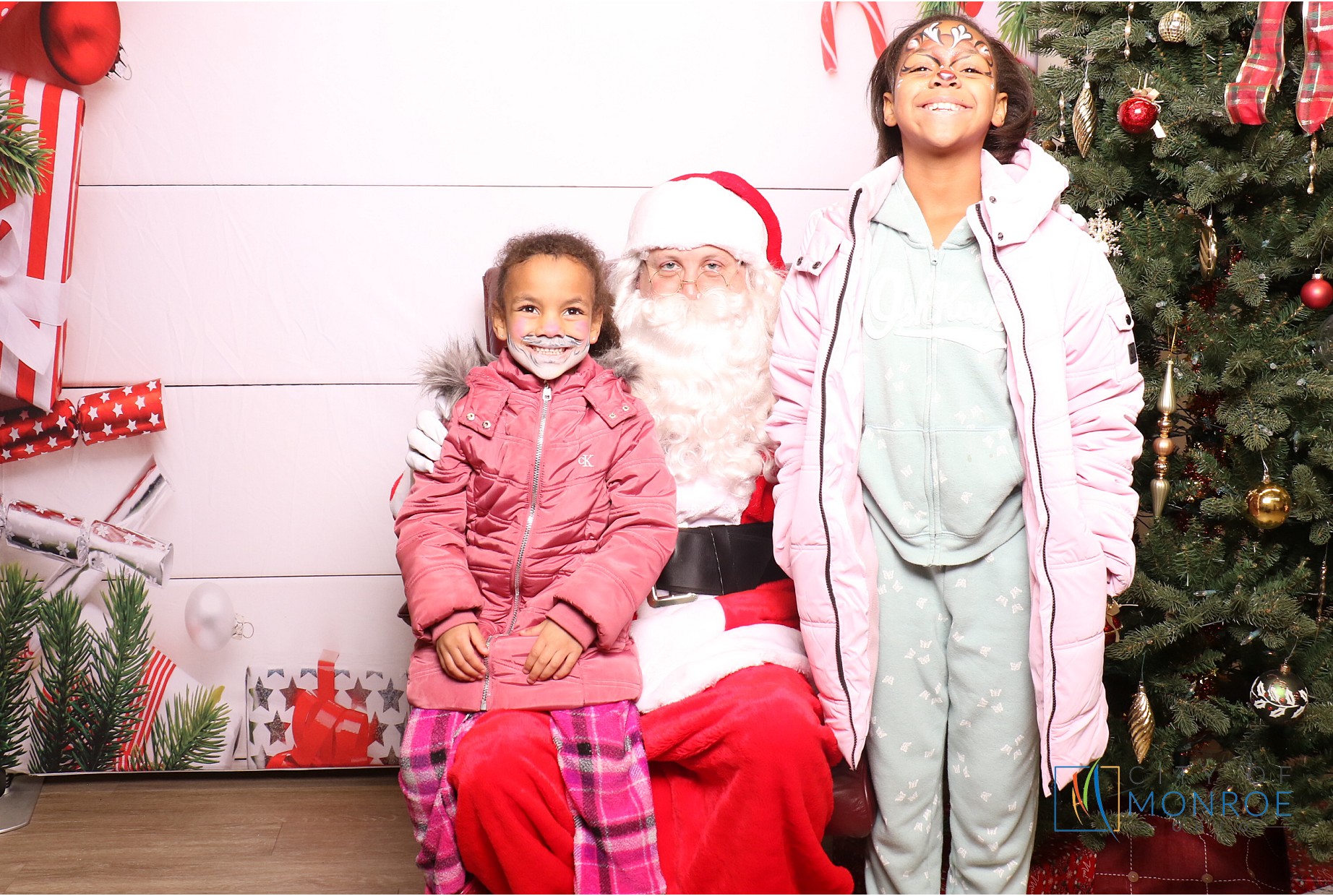 Monroe Tree Lighting | View more photos from the event at gallery.photoboothcincy.com/u/PhotoBoothCincy/Monroe-Tree-Lighting