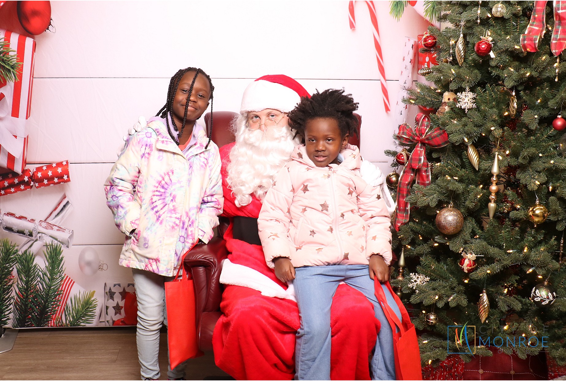 Monroe Tree Lighting | View more photos from the event at gallery.photoboothcincy.com/u/PhotoBoothCincy/Monroe-Tree-Lighting
