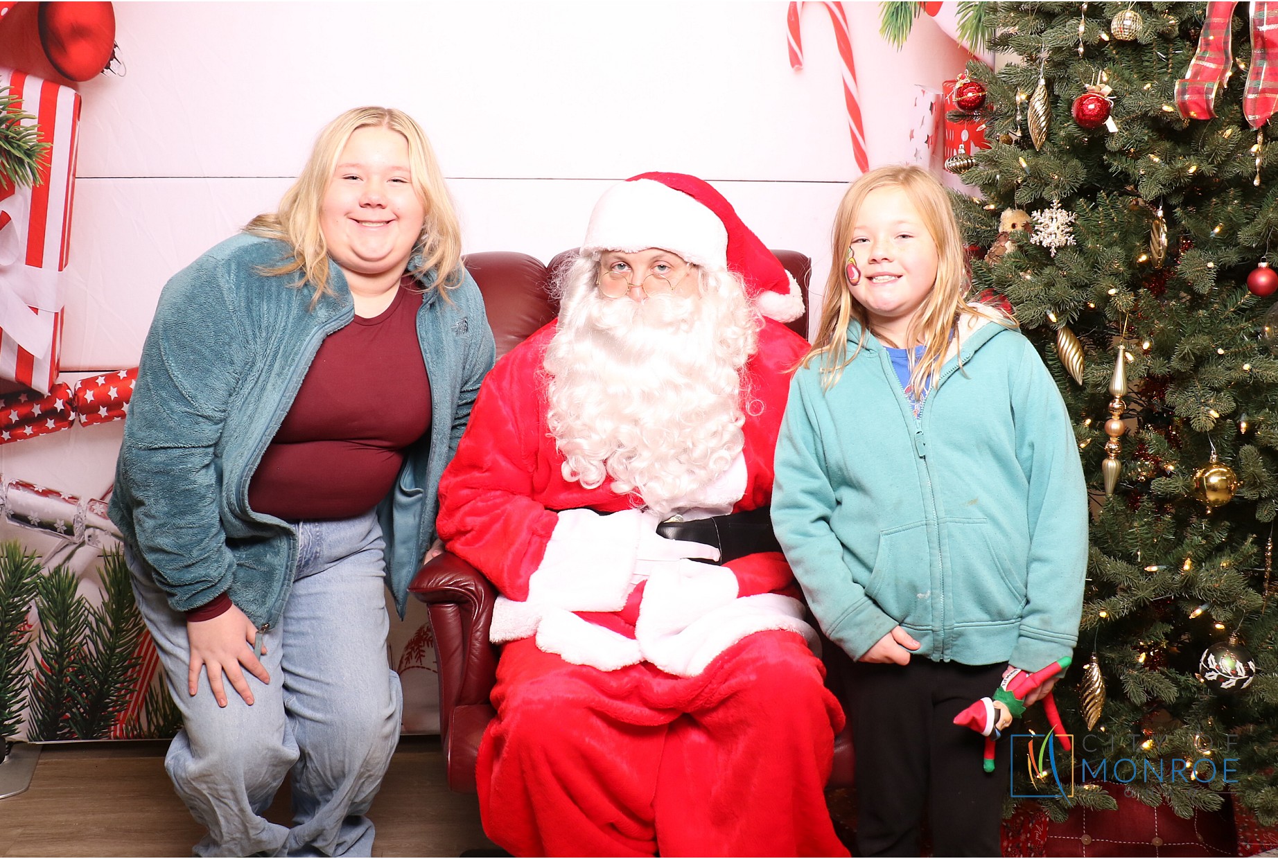 Monroe Tree Lighting | View more photos from the event at gallery.photoboothcincy.com/u/PhotoBoothCincy/Monroe-Tree-Lighting