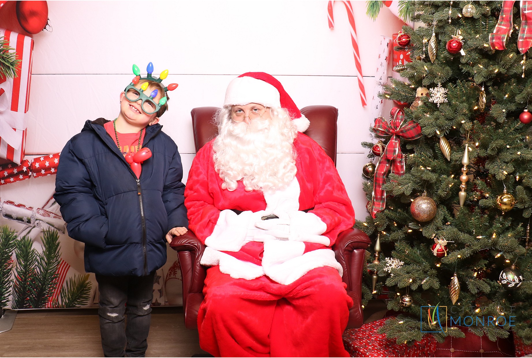 Monroe Tree Lighting | View more photos from the event at gallery.photoboothcincy.com/u/PhotoBoothCincy/Monroe-Tree-Lighting
