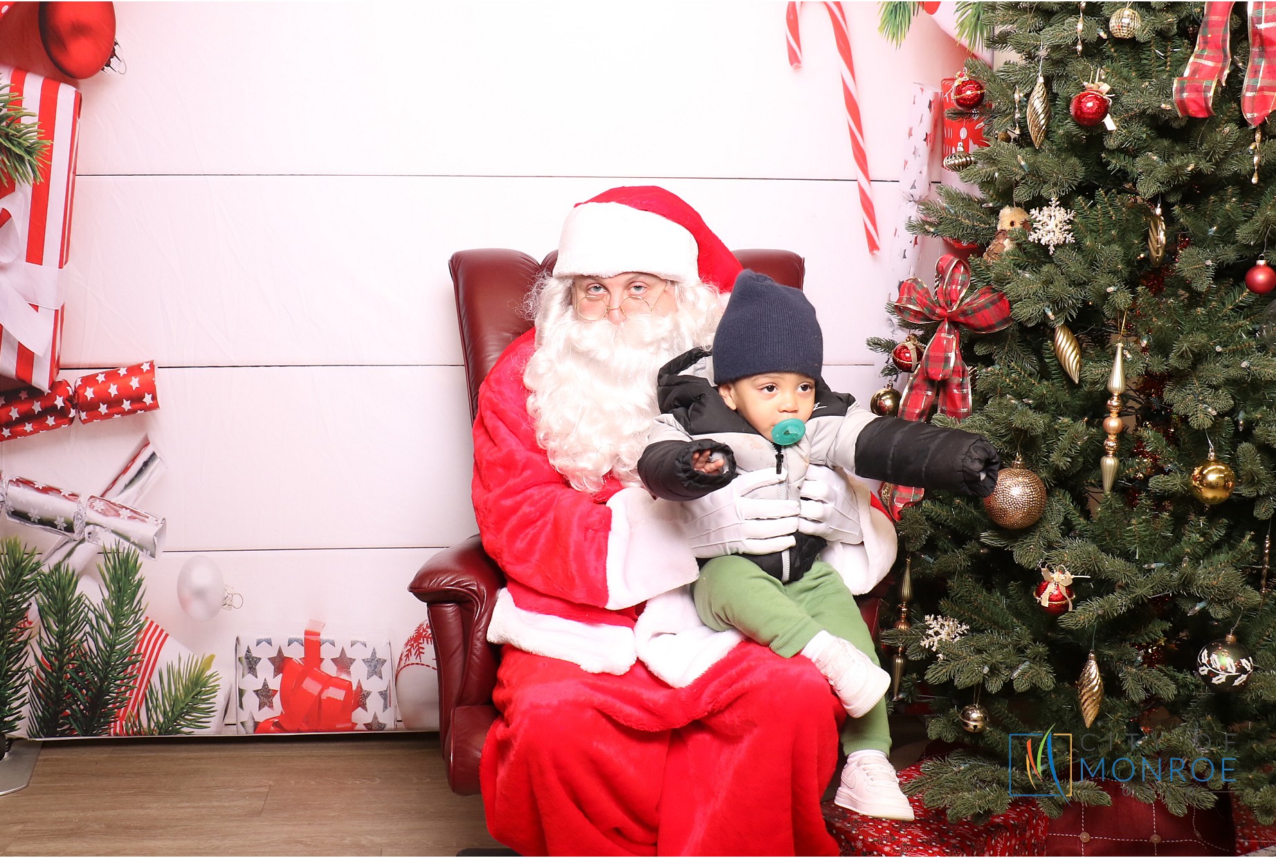 Monroe Tree Lighting | View more photos from the event at gallery.photoboothcincy.com/u/PhotoBoothCincy/Monroe-Tree-Lighting