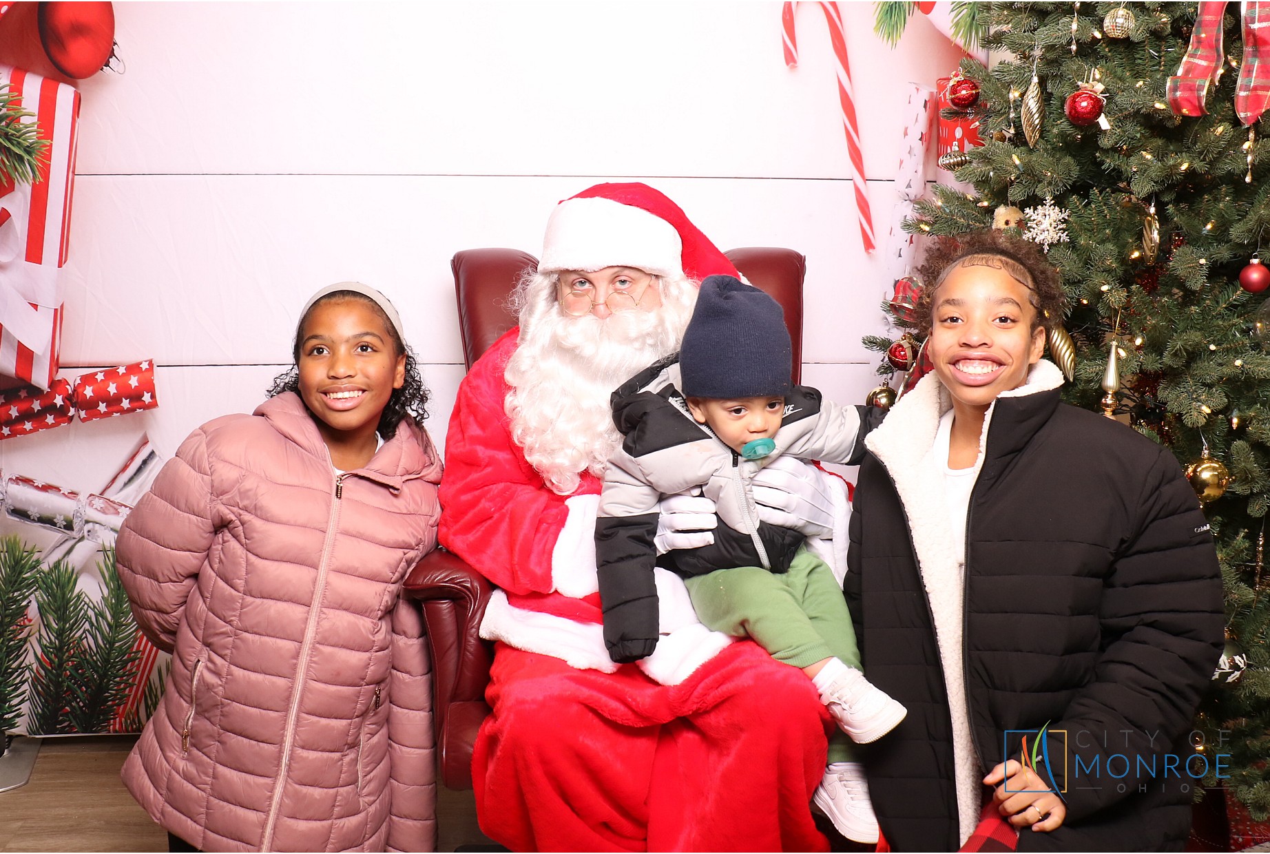 Monroe Tree Lighting | View more photos from the event at gallery.photoboothcincy.com/u/PhotoBoothCincy/Monroe-Tree-Lighting