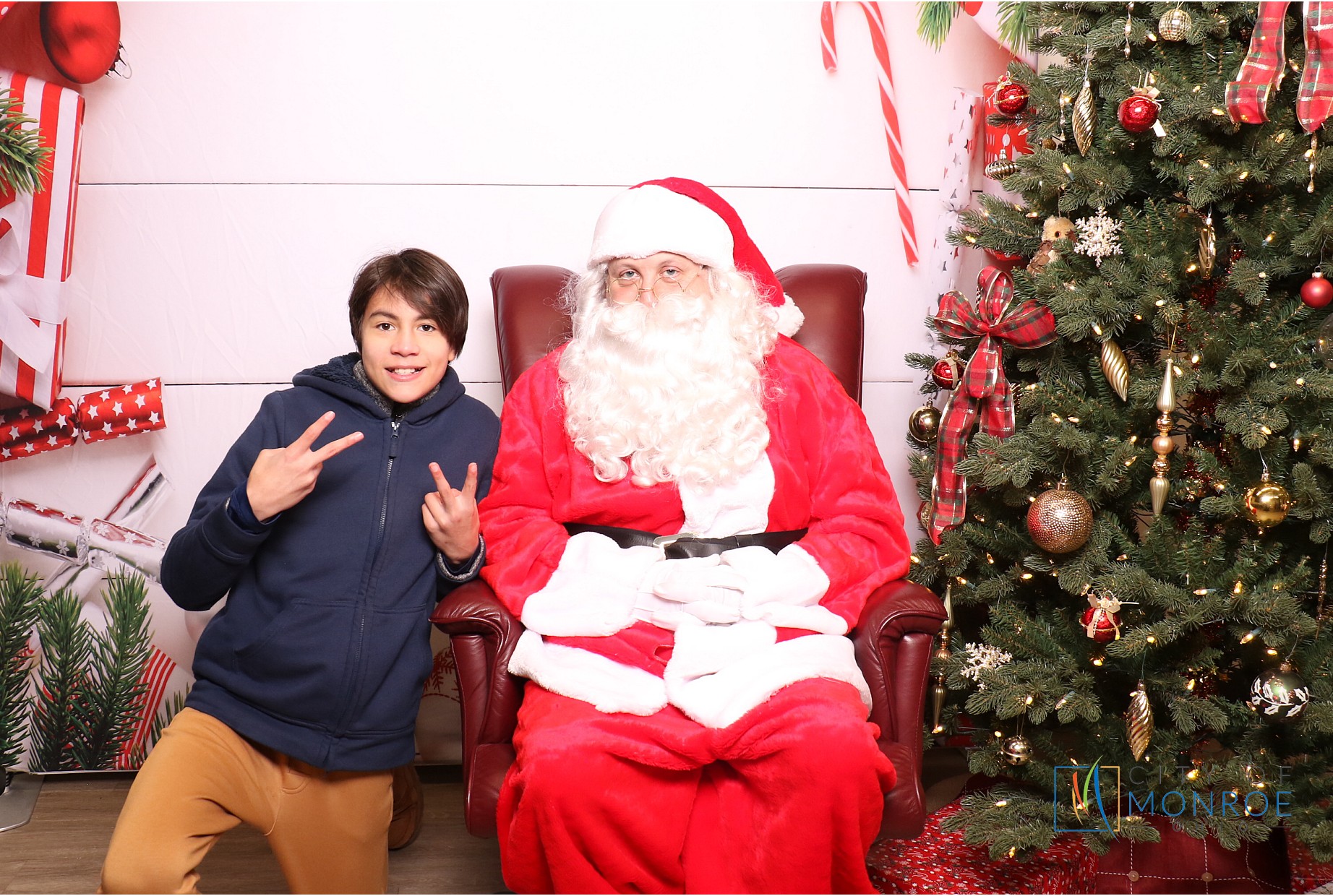 Monroe Tree Lighting | View more photos from the event at gallery.photoboothcincy.com/u/PhotoBoothCincy/Monroe-Tree-Lighting