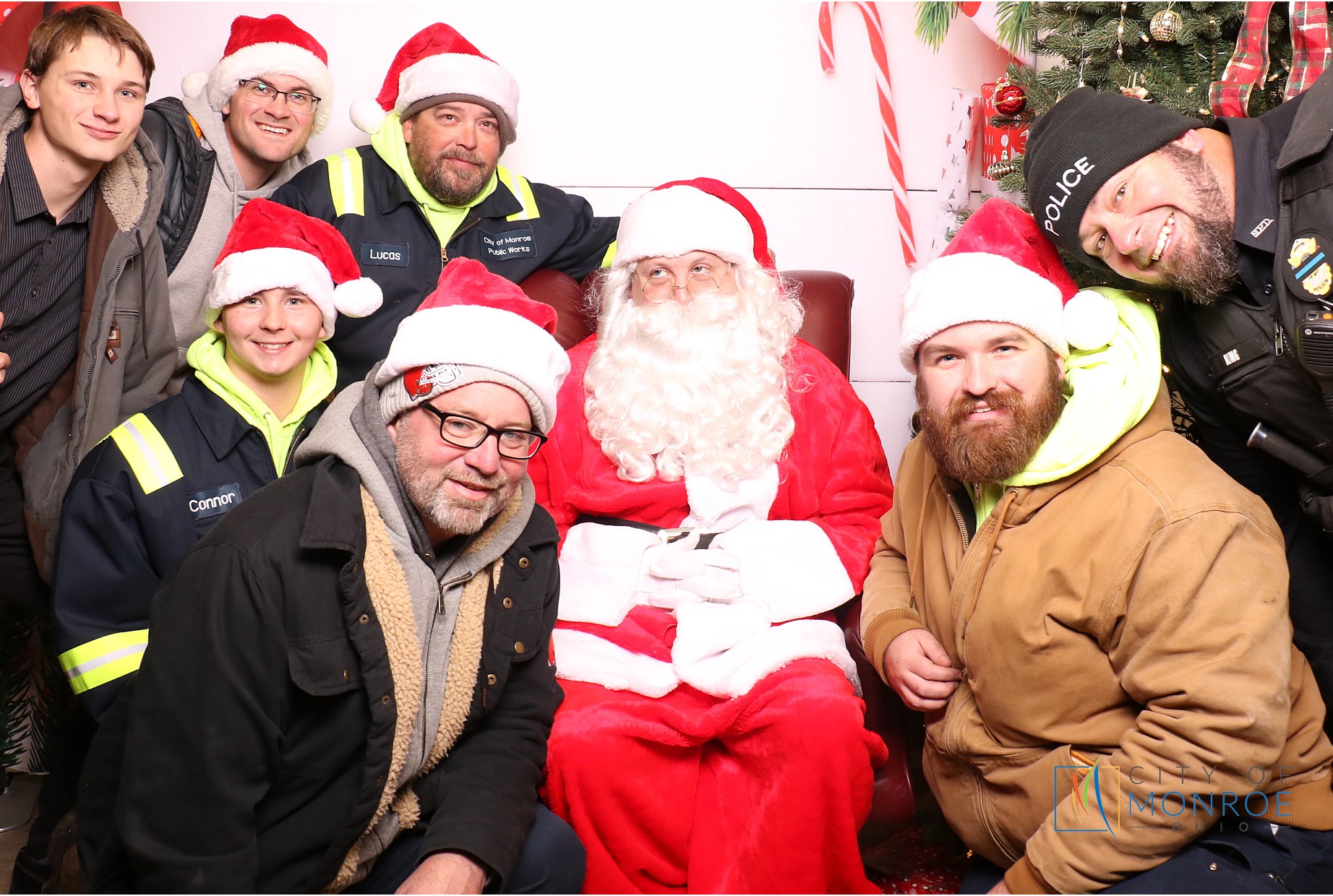 Monroe Tree Lighting | View more photos from the event at gallery.photoboothcincy.com/u/PhotoBoothCincy/Monroe-Tree-Lighting