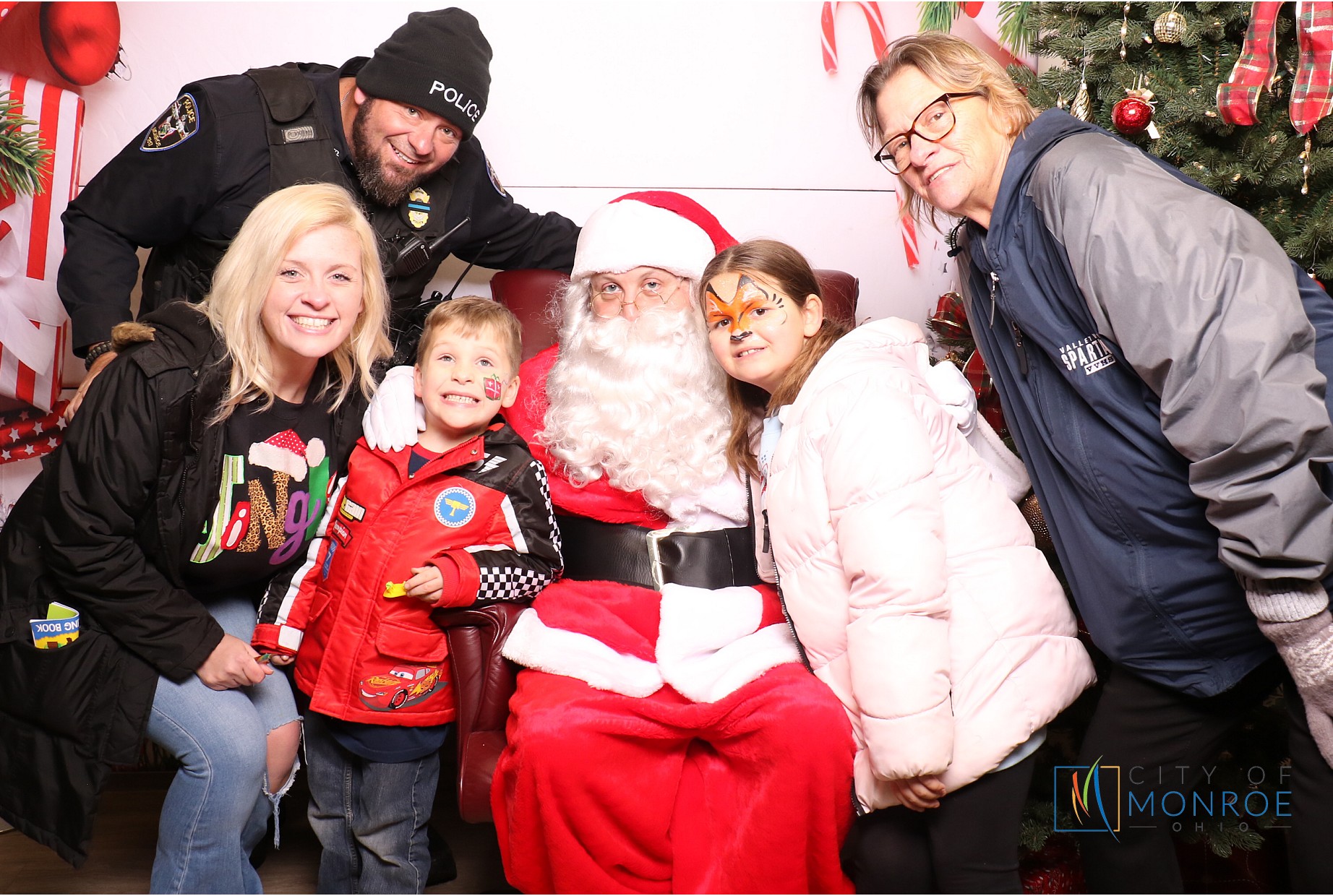 Monroe Tree Lighting | View more photos from the event at gallery.photoboothcincy.com/u/PhotoBoothCincy/Monroe-Tree-Lighting