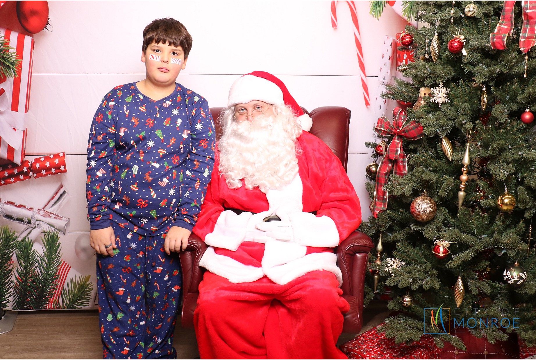 Monroe Tree Lighting | View more photos from the event at gallery.photoboothcincy.com/u/PhotoBoothCincy/Monroe-Tree-Lighting