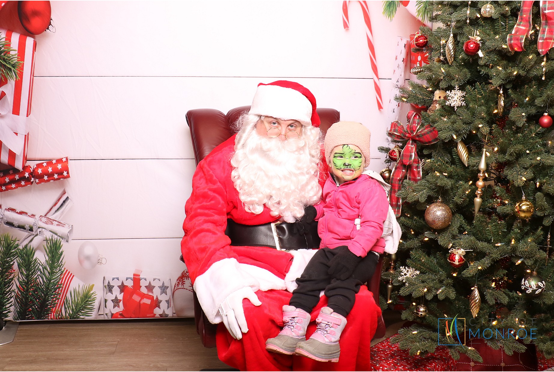 Monroe Tree Lighting | View more photos from the event at gallery.photoboothcincy.com/u/PhotoBoothCincy/Monroe-Tree-Lighting
