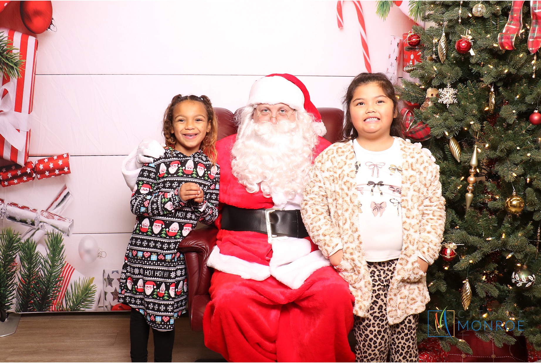Monroe Tree Lighting | View more photos from the event at gallery.photoboothcincy.com/u/PhotoBoothCincy/Monroe-Tree-Lighting