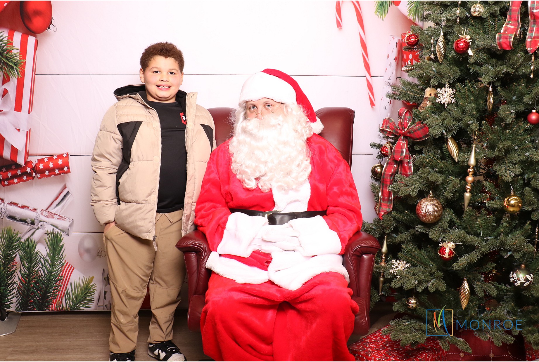 Monroe Tree Lighting | View more photos from the event at gallery.photoboothcincy.com/u/PhotoBoothCincy/Monroe-Tree-Lighting