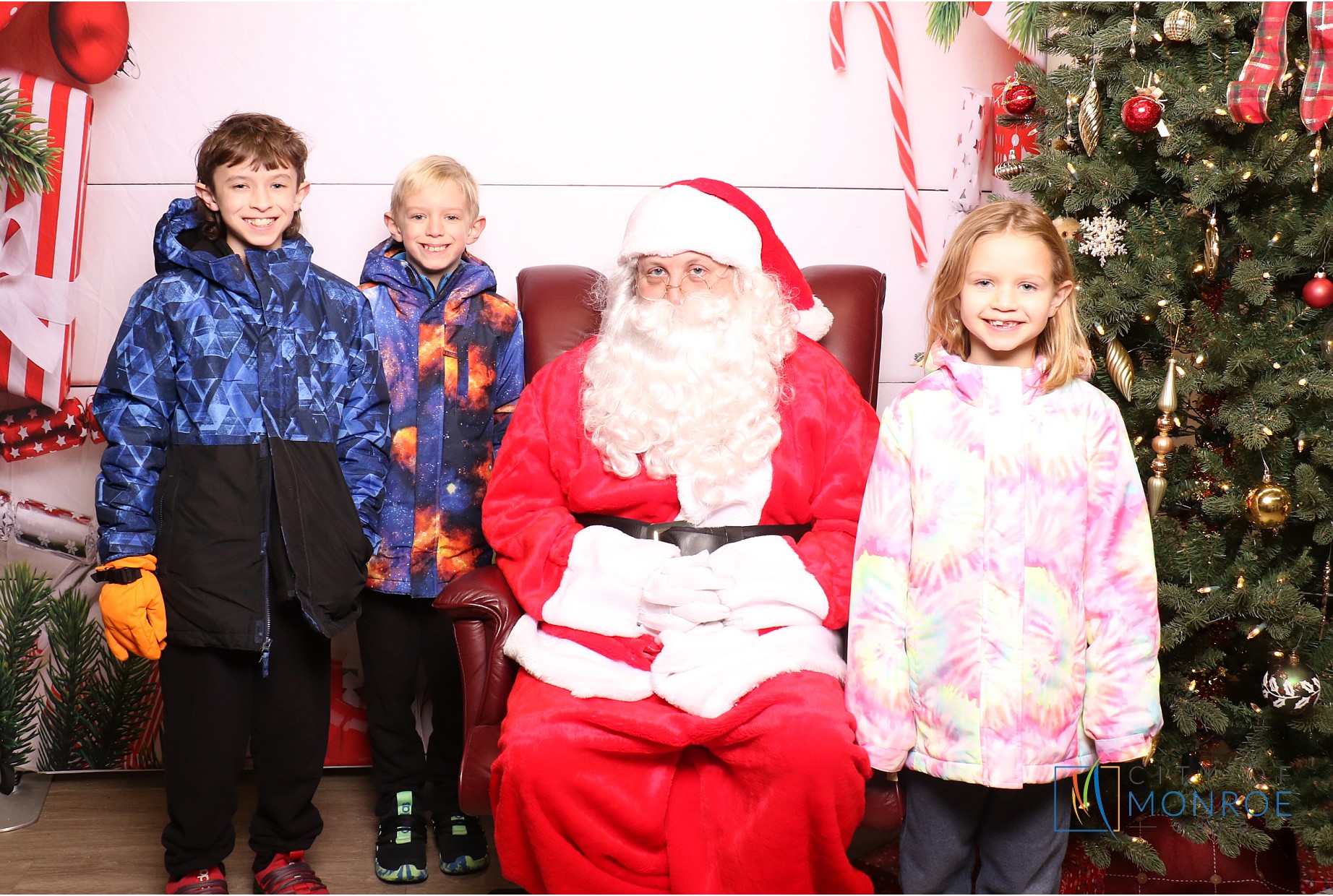 Monroe Tree Lighting | View more photos from the event at gallery.photoboothcincy.com/u/PhotoBoothCincy/Monroe-Tree-Lighting