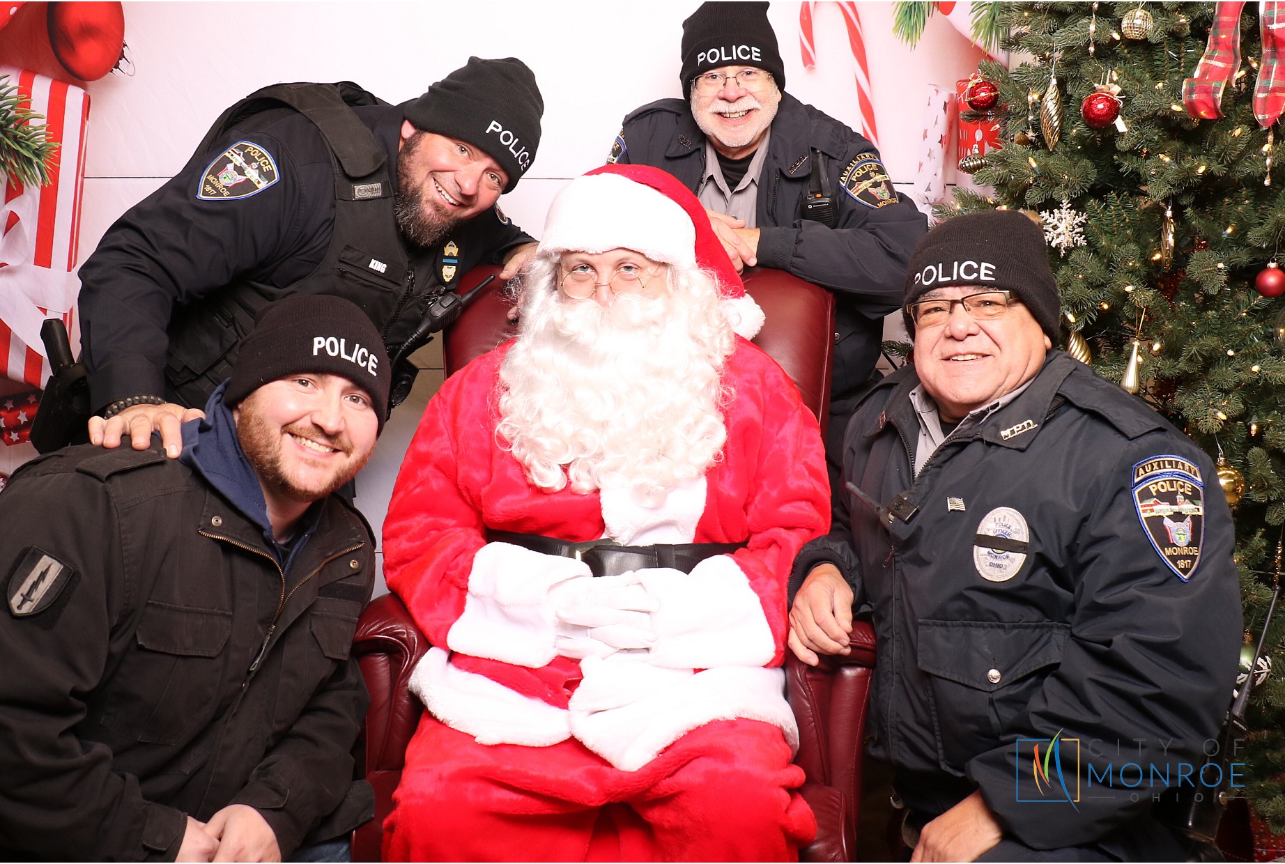 Monroe Tree Lighting | View more photos from the event at gallery.photoboothcincy.com/u/PhotoBoothCincy/Monroe-Tree-Lighting