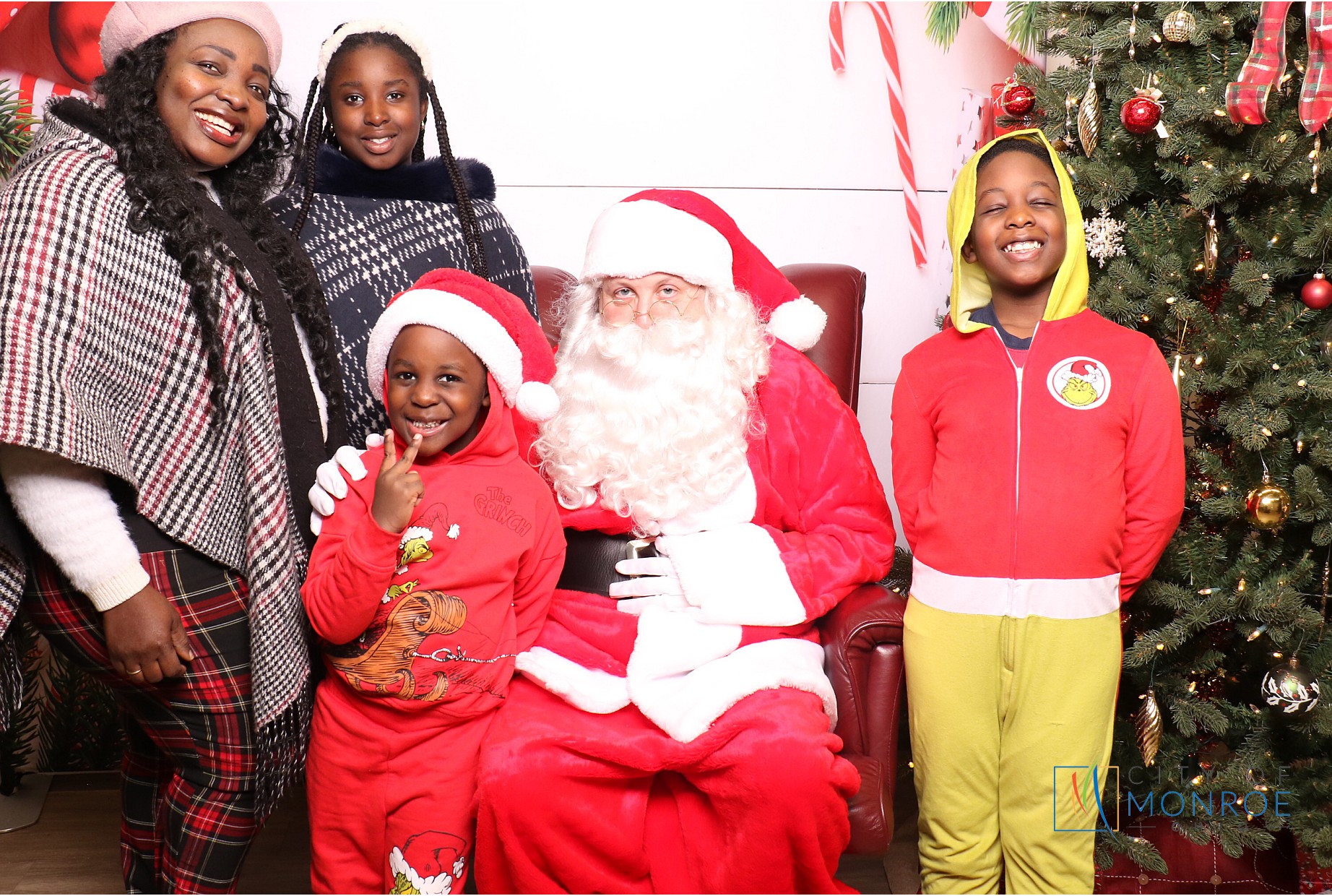 Monroe Tree Lighting | View more photos from the event at gallery.photoboothcincy.com/u/PhotoBoothCincy/Monroe-Tree-Lighting