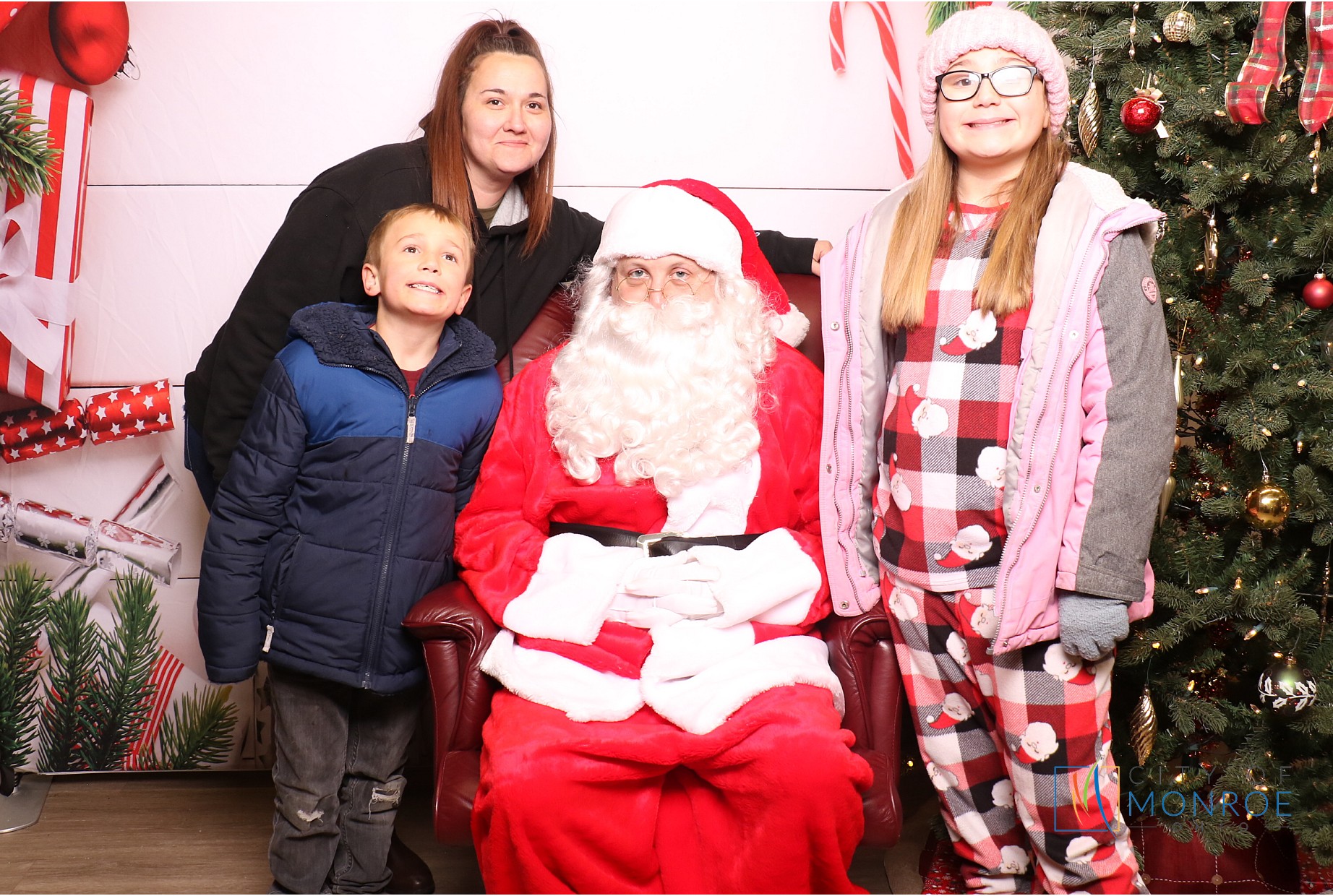 Monroe Tree Lighting | View more photos from the event at gallery.photoboothcincy.com/u/PhotoBoothCincy/Monroe-Tree-Lighting
