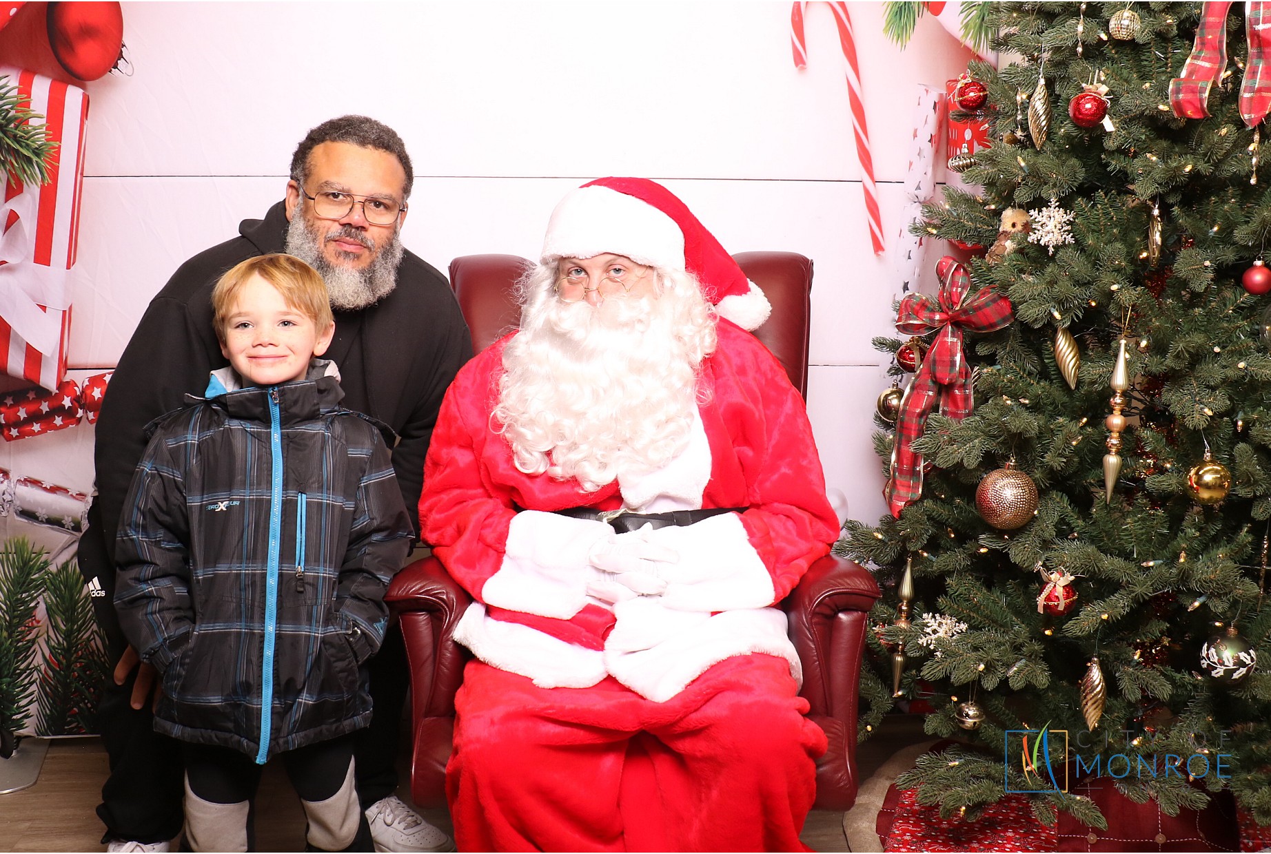 Monroe Tree Lighting | View more photos from the event at gallery.photoboothcincy.com/u/PhotoBoothCincy/Monroe-Tree-Lighting