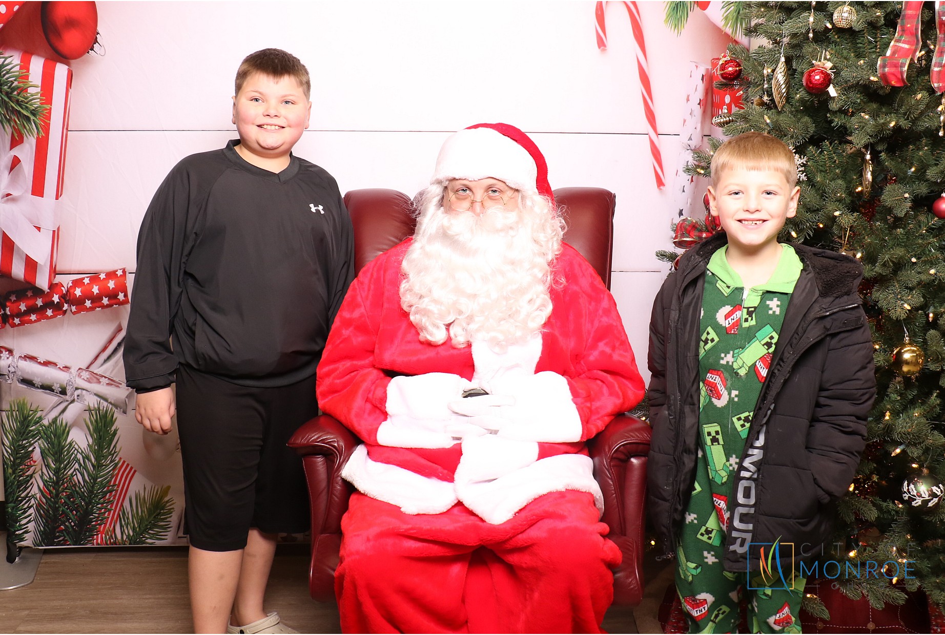 Monroe Tree Lighting | View more photos from the event at gallery.photoboothcincy.com/u/PhotoBoothCincy/Monroe-Tree-Lighting