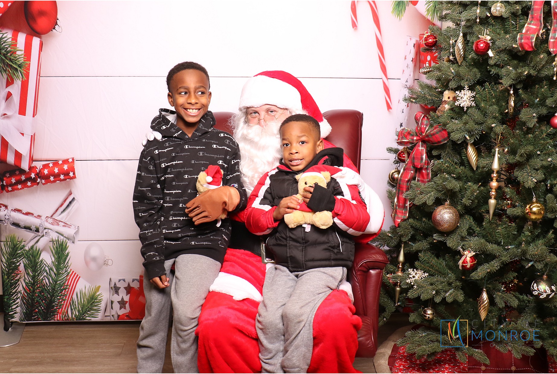 Monroe Tree Lighting | View more photos from the event at gallery.photoboothcincy.com/u/PhotoBoothCincy/Monroe-Tree-Lighting
