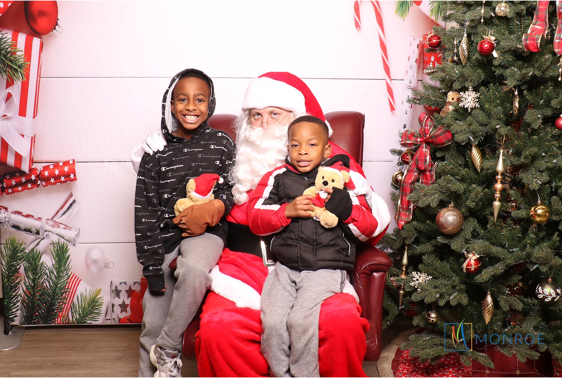Monroe Tree Lighting | View more photos from the event at gallery.photoboothcincy.com/u/PhotoBoothCincy/Monroe-Tree-Lighting