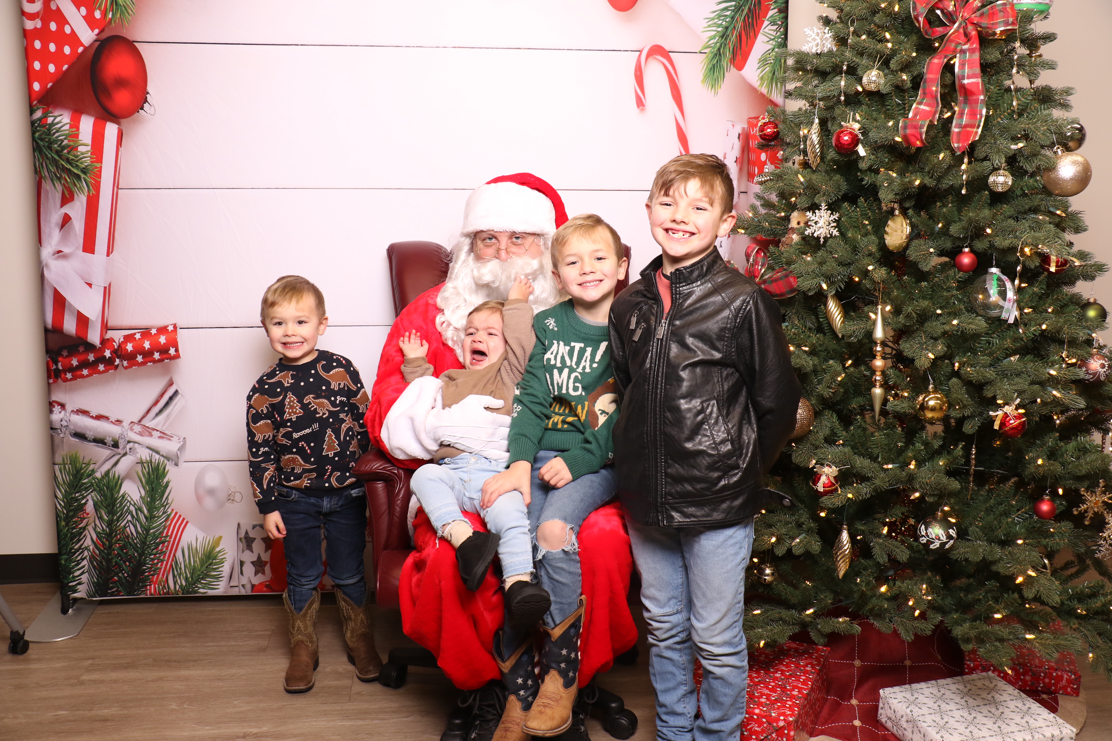 Monroe Tree Lighting | View more photos from the event at gallery.photoboothcincy.com/u/PhotoBoothCincy/Monroe-Tree-Lighting