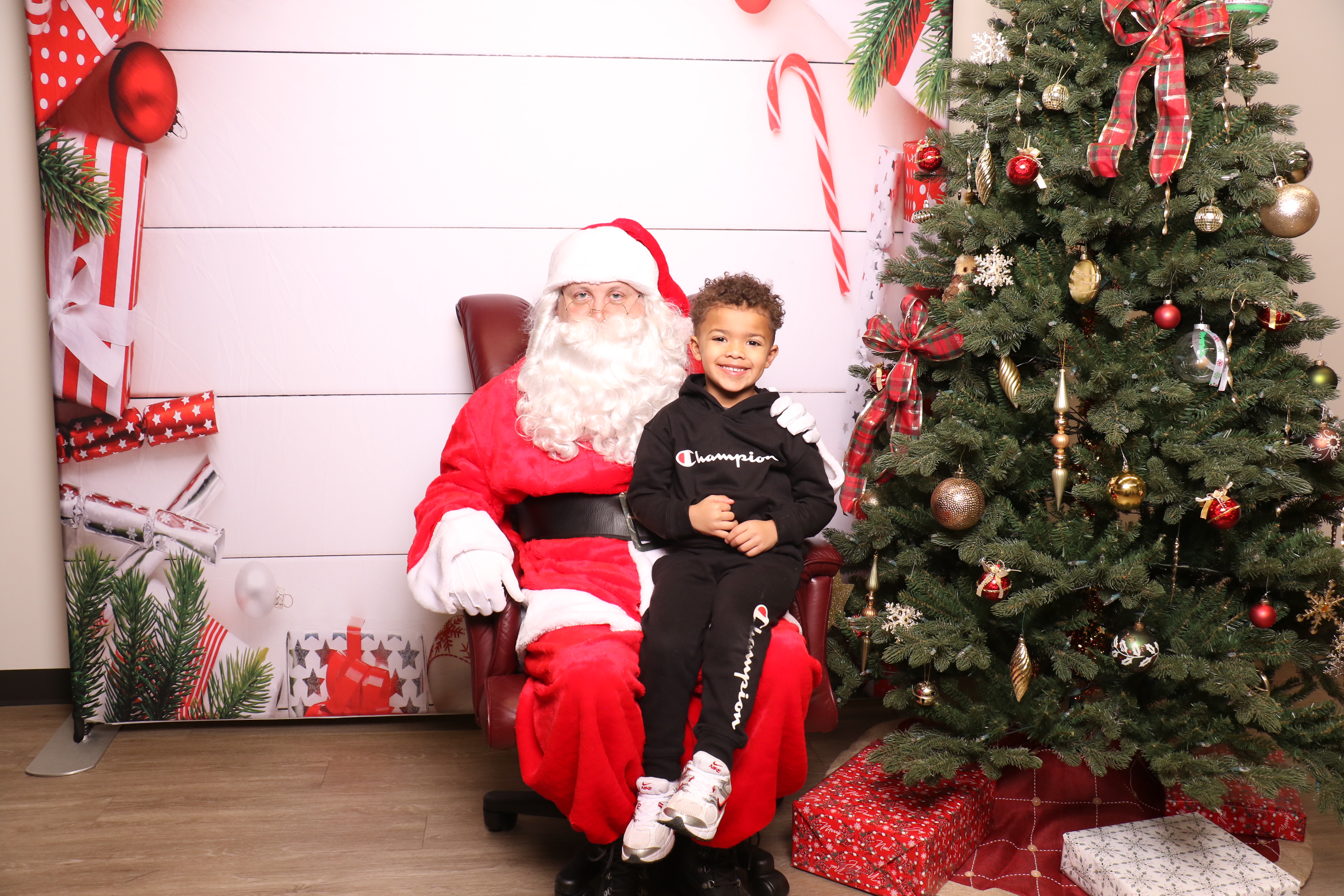 Monroe Tree Lighting | View more photos from the event at gallery.photoboothcincy.com/u/PhotoBoothCincy/Monroe-Tree-Lighting