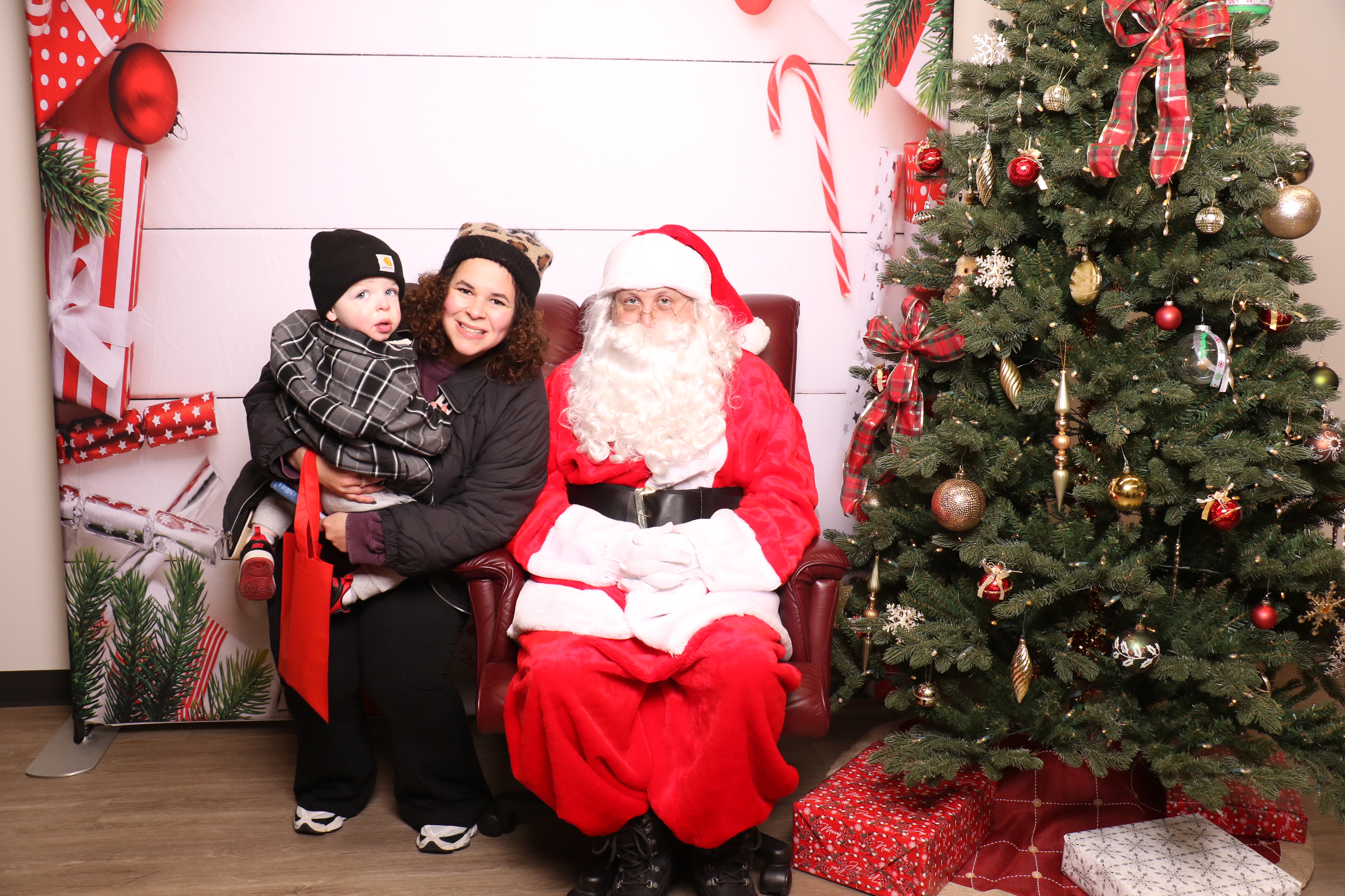 Monroe Tree Lighting | View more photos from the event at gallery.photoboothcincy.com/u/PhotoBoothCincy/Monroe-Tree-Lighting