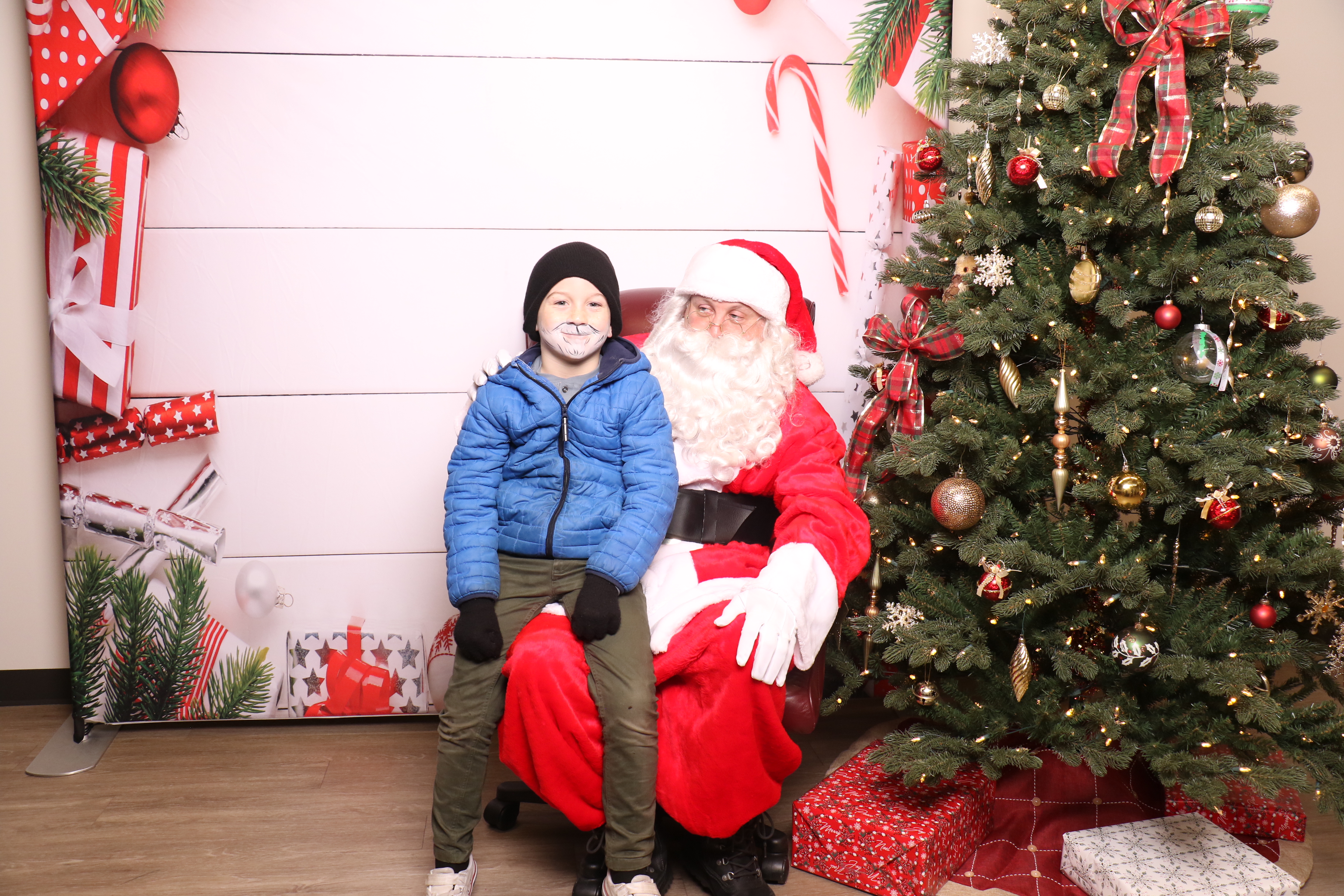 Monroe Tree Lighting | View more photos from the event at gallery.photoboothcincy.com/u/PhotoBoothCincy/Monroe-Tree-Lighting