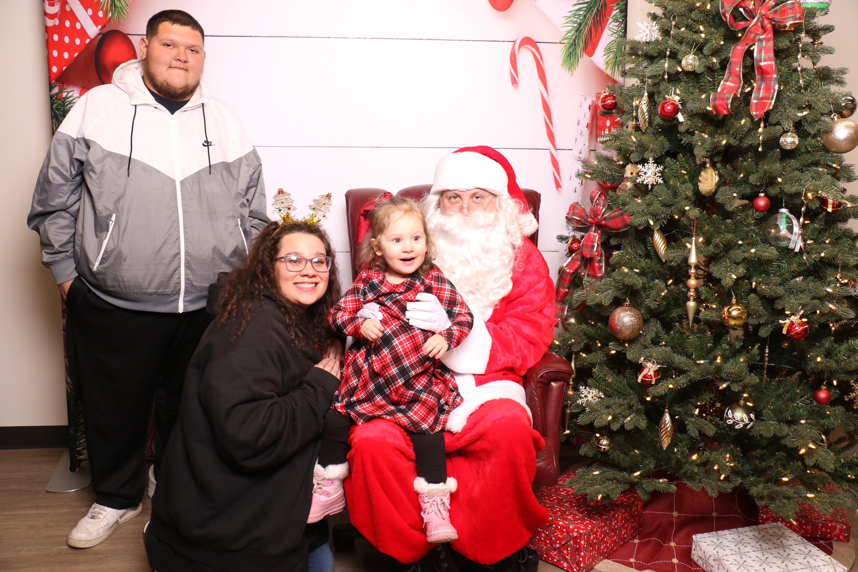 Monroe Tree Lighting | View more photos from the event at gallery.photoboothcincy.com/u/PhotoBoothCincy/Monroe-Tree-Lighting