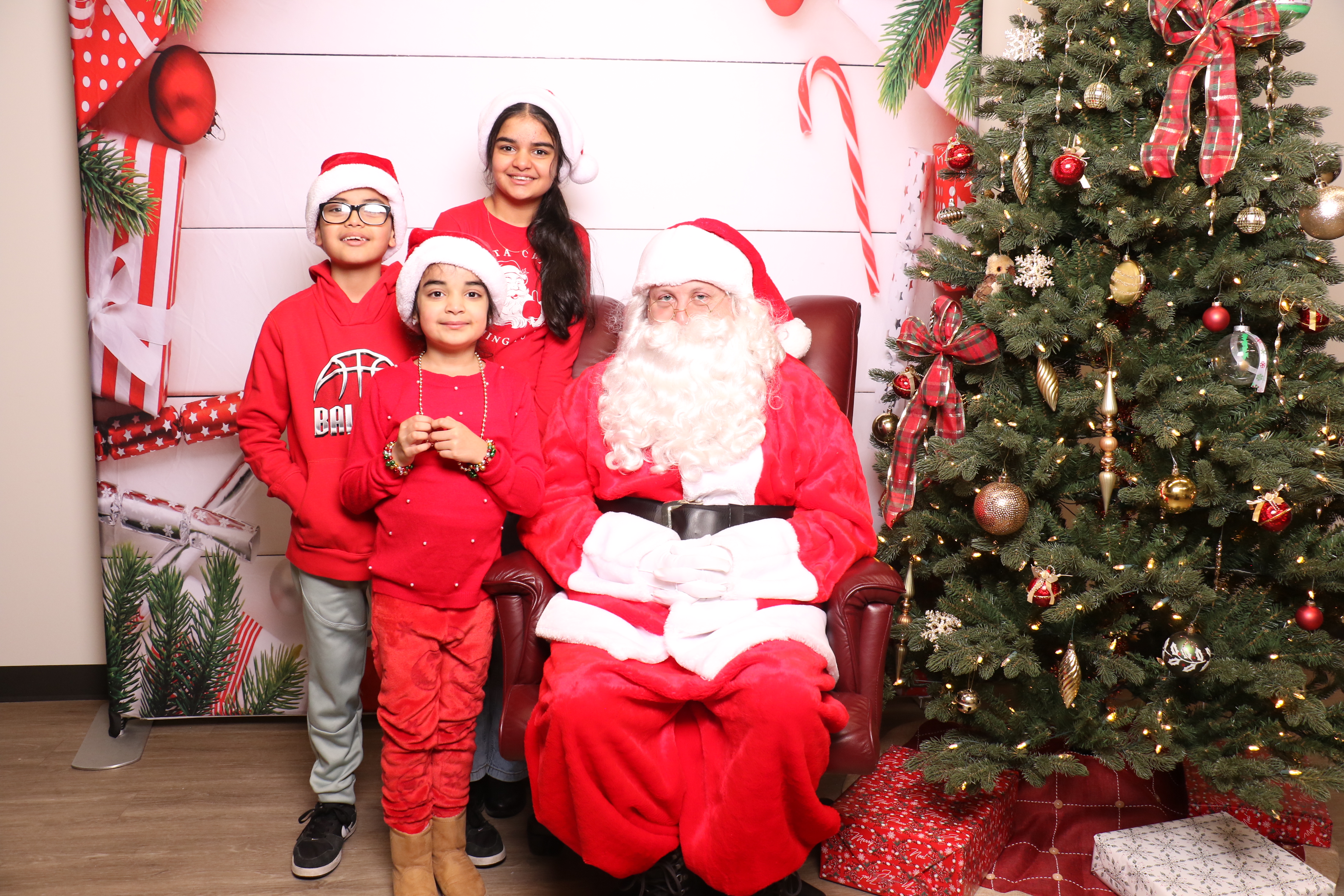 Monroe Tree Lighting | View more photos from the event at gallery.photoboothcincy.com/u/PhotoBoothCincy/Monroe-Tree-Lighting