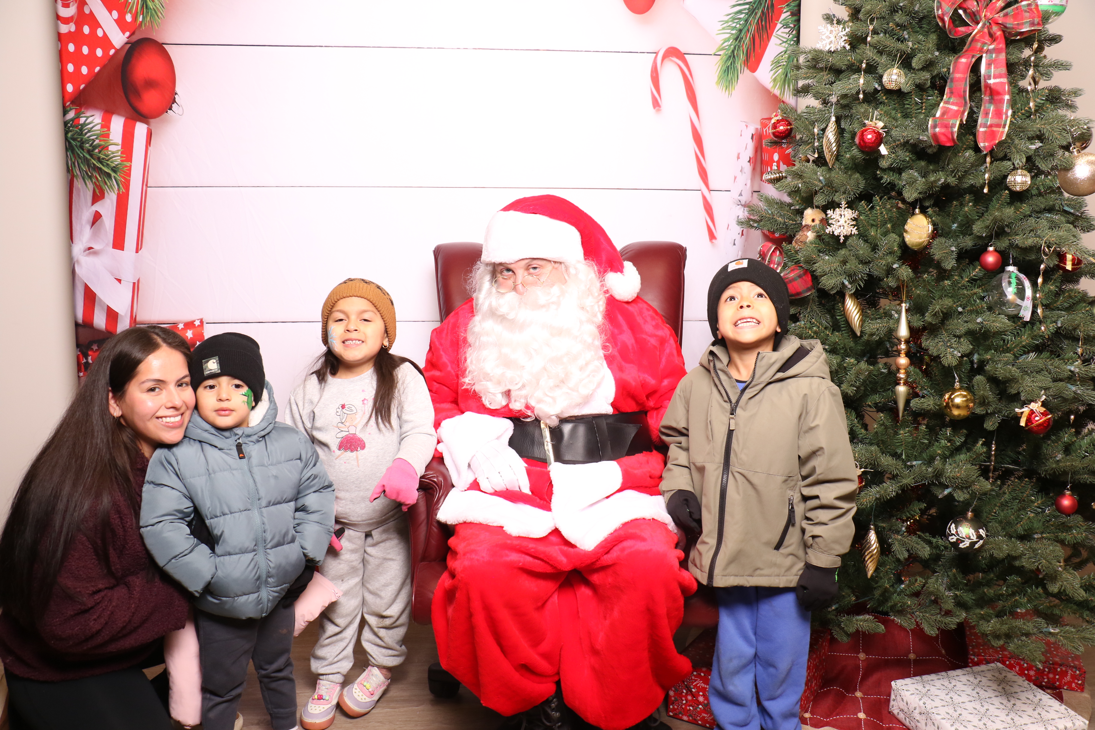 Monroe Tree Lighting | View more photos from the event at gallery.photoboothcincy.com/u/PhotoBoothCincy/Monroe-Tree-Lighting