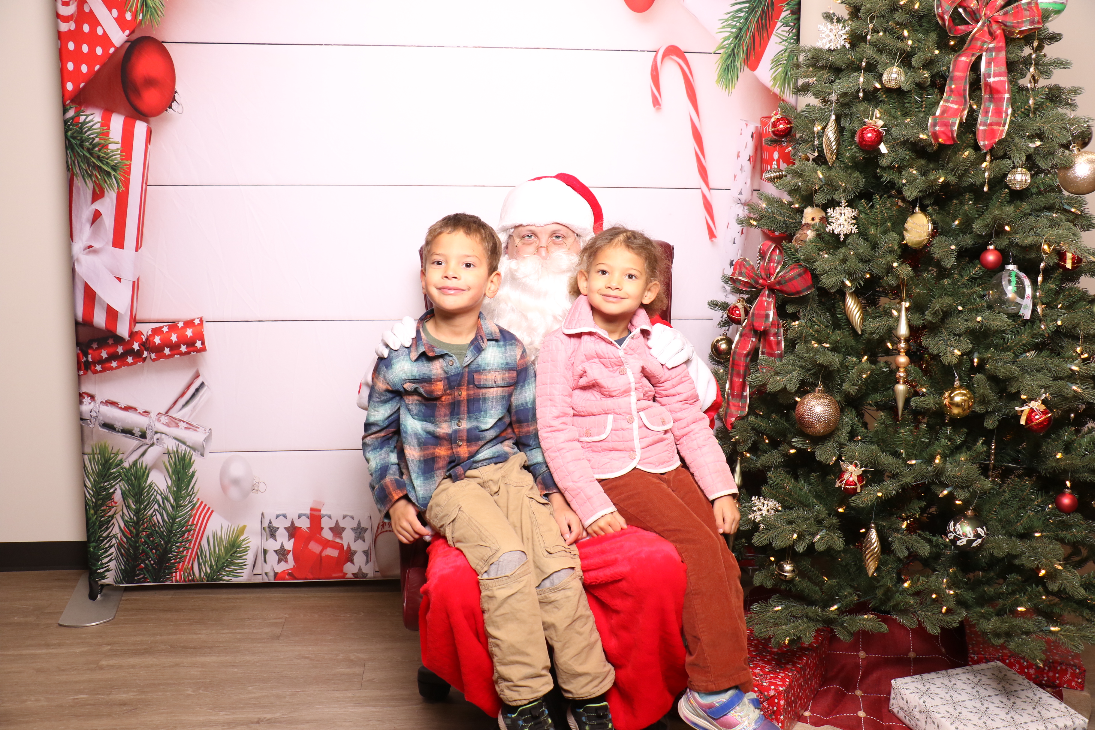 Monroe Tree Lighting | View more photos from the event at gallery.photoboothcincy.com/u/PhotoBoothCincy/Monroe-Tree-Lighting