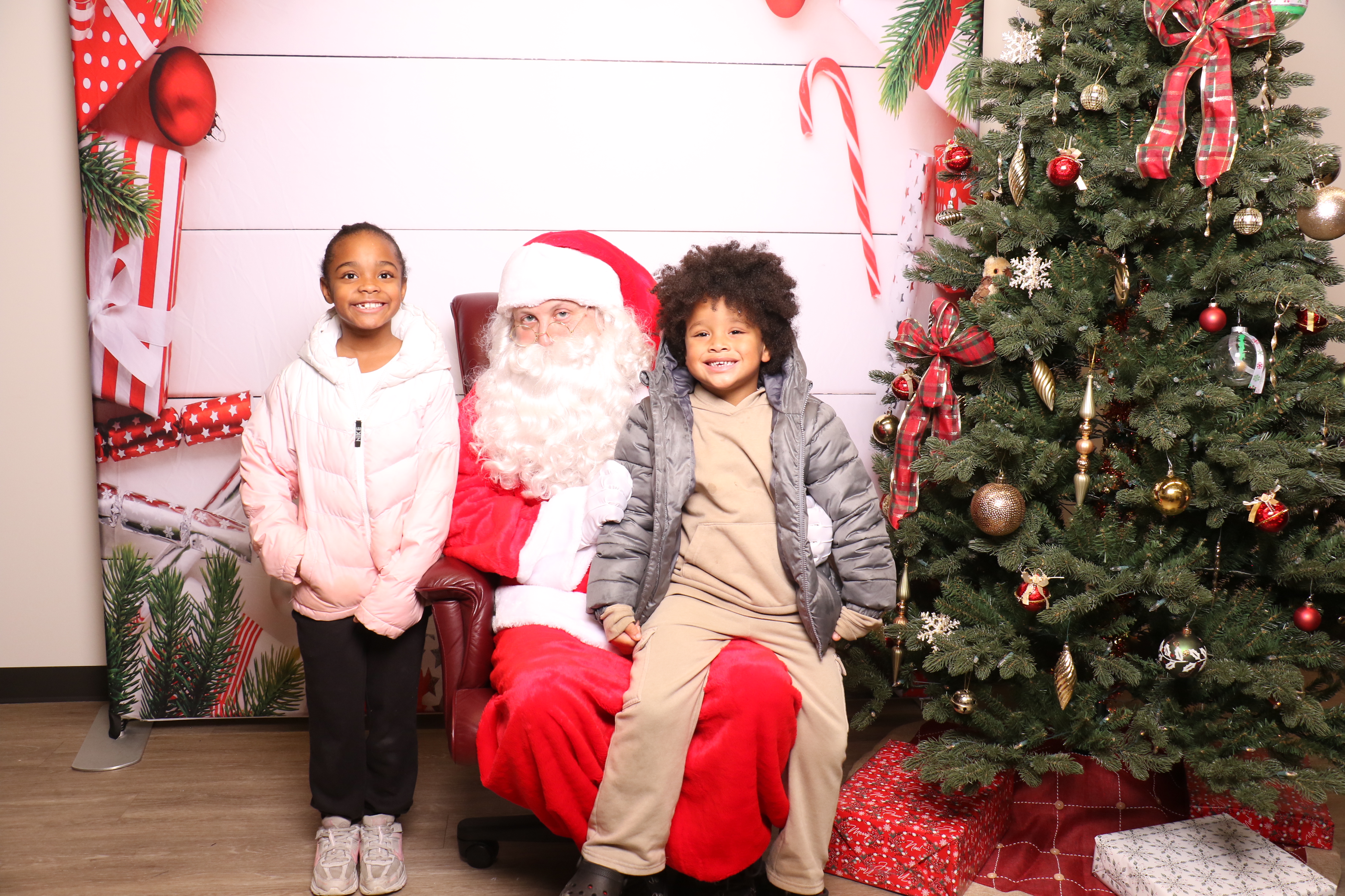 Monroe Tree Lighting | View more photos from the event at gallery.photoboothcincy.com/u/PhotoBoothCincy/Monroe-Tree-Lighting