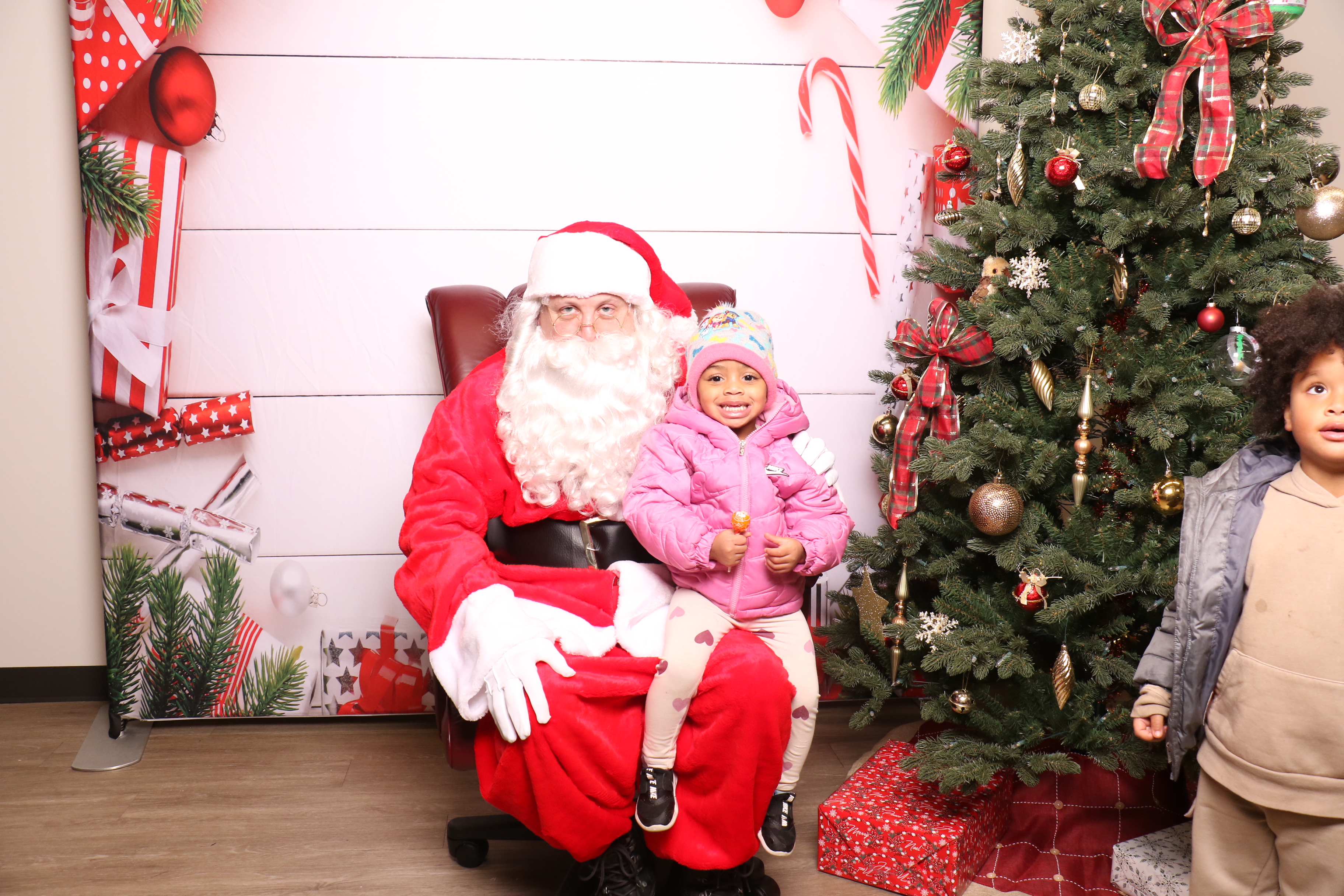Monroe Tree Lighting | View more photos from the event at gallery.photoboothcincy.com/u/PhotoBoothCincy/Monroe-Tree-Lighting