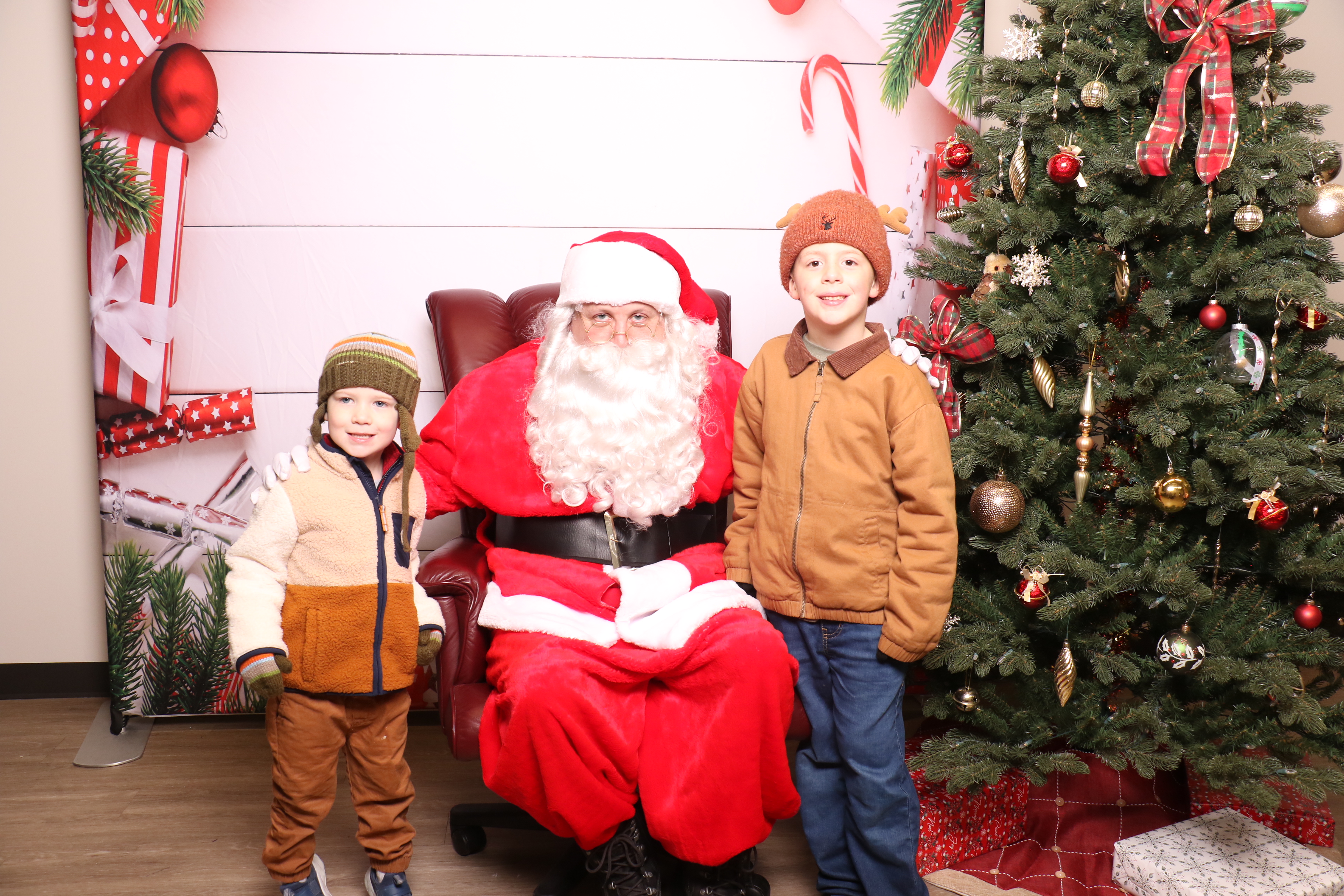 Monroe Tree Lighting | View more photos from the event at gallery.photoboothcincy.com/u/PhotoBoothCincy/Monroe-Tree-Lighting