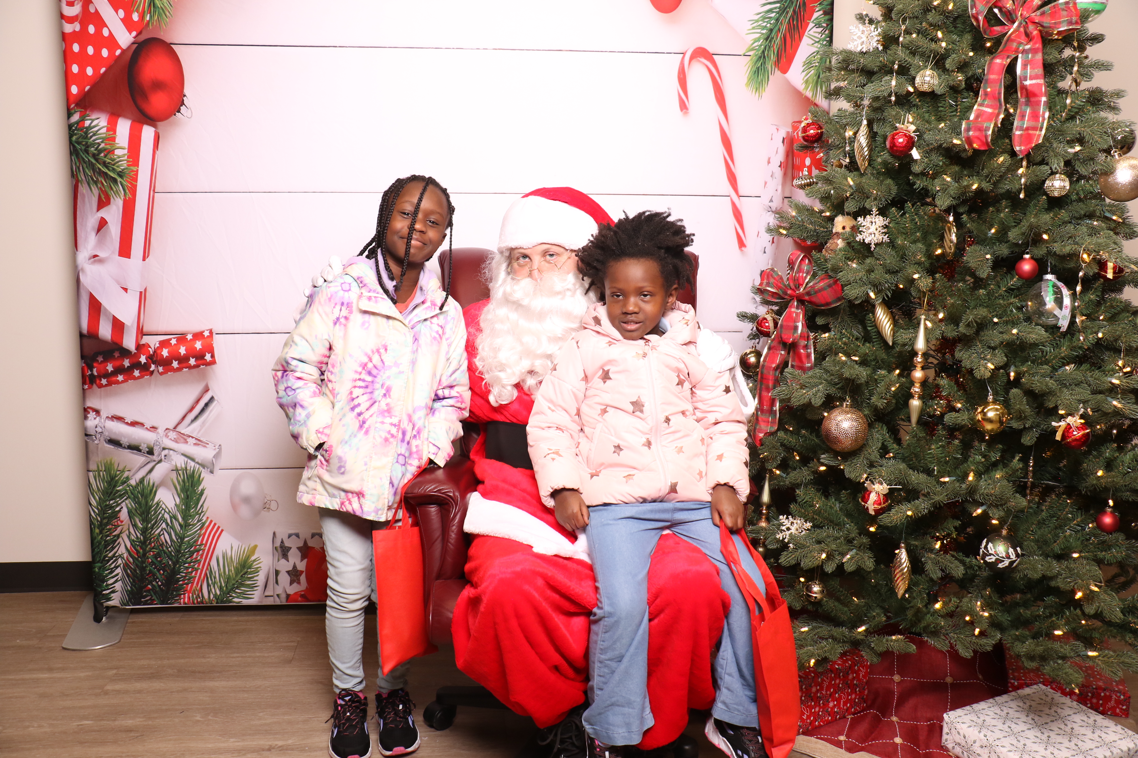 Monroe Tree Lighting | View more photos from the event at gallery.photoboothcincy.com/u/PhotoBoothCincy/Monroe-Tree-Lighting