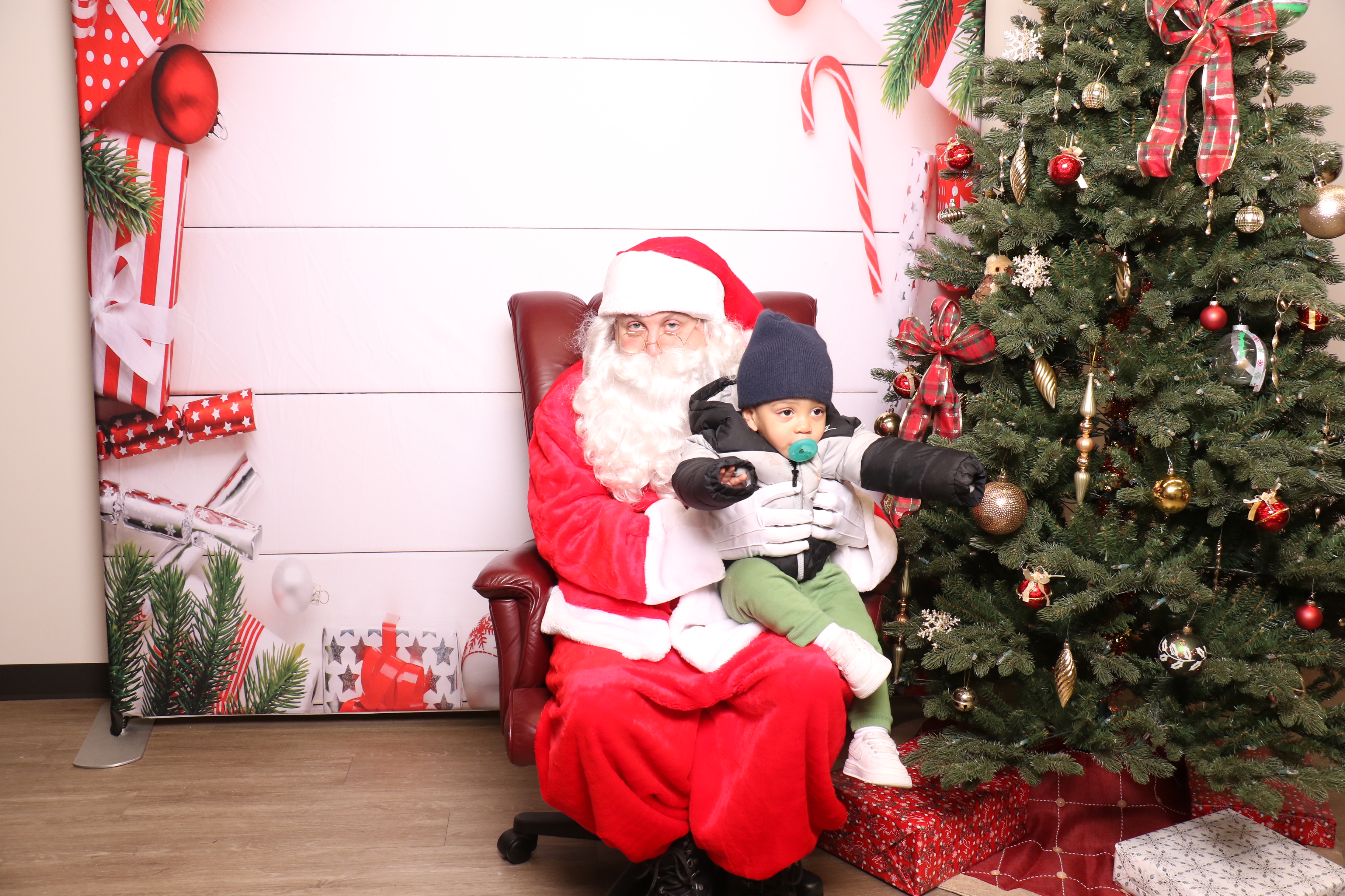 Monroe Tree Lighting | View more photos from the event at gallery.photoboothcincy.com/u/PhotoBoothCincy/Monroe-Tree-Lighting