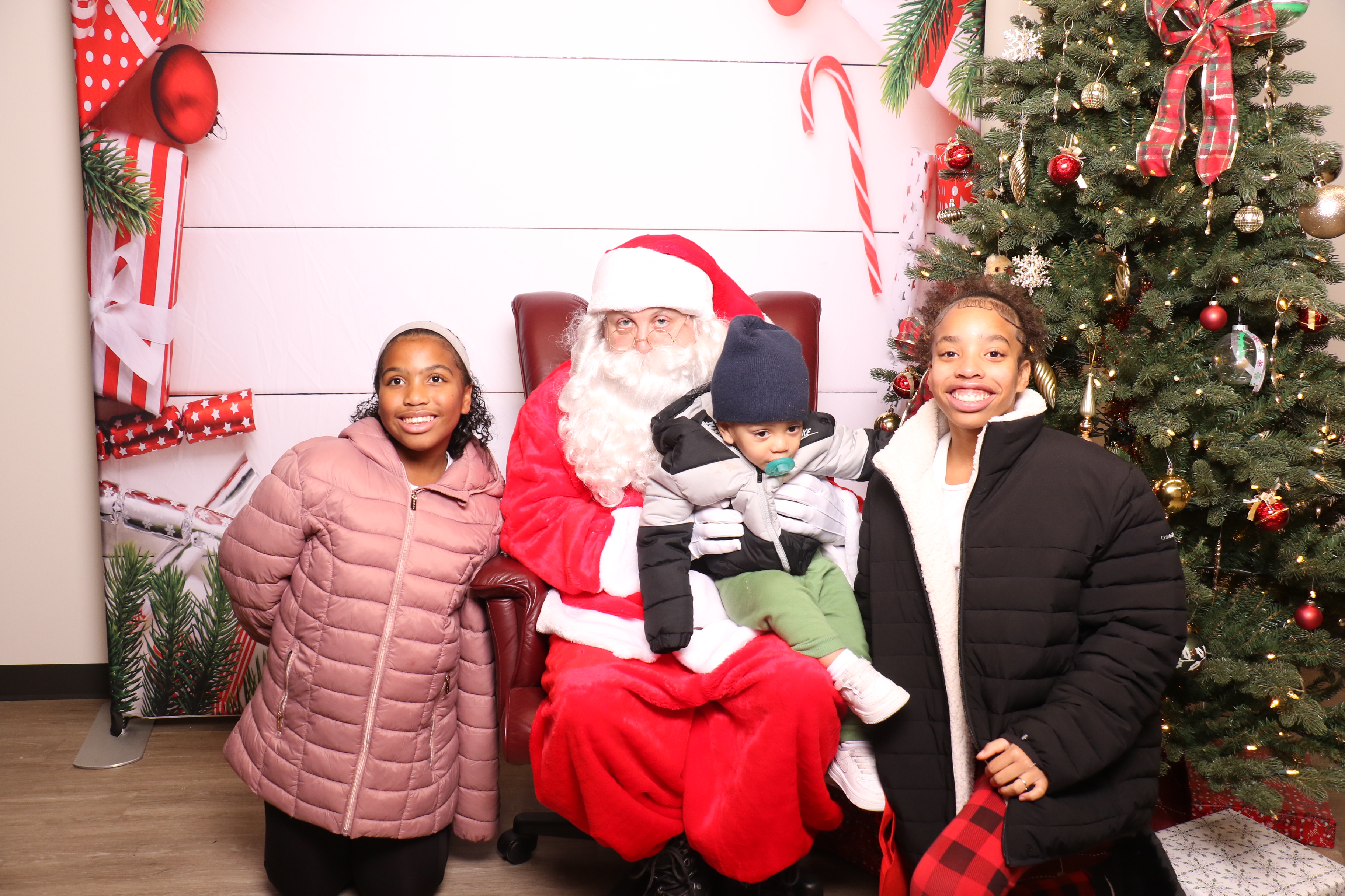 Monroe Tree Lighting | View more photos from the event at gallery.photoboothcincy.com/u/PhotoBoothCincy/Monroe-Tree-Lighting