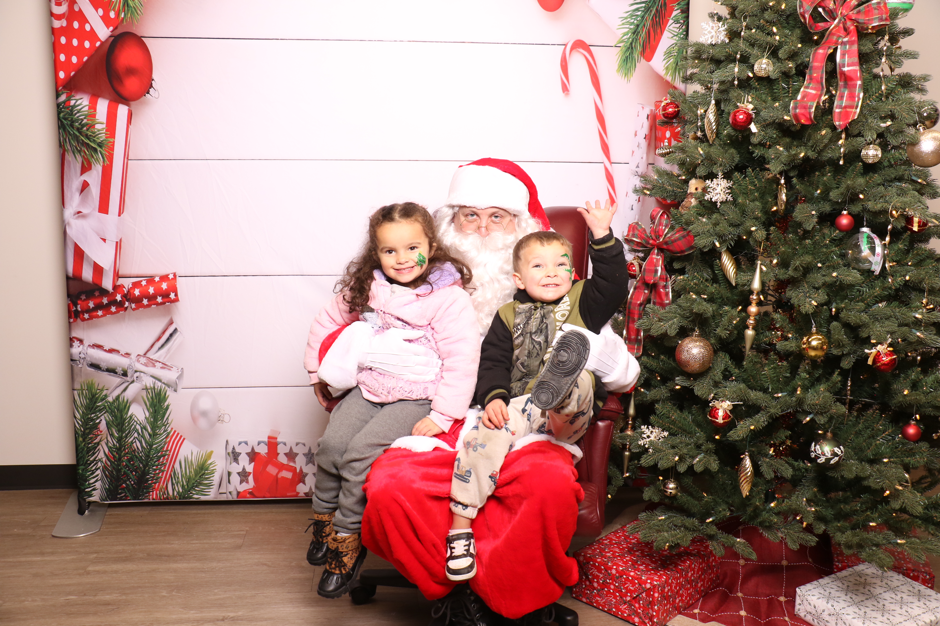 Monroe Tree Lighting | View more photos from the event at gallery.photoboothcincy.com/u/PhotoBoothCincy/Monroe-Tree-Lighting