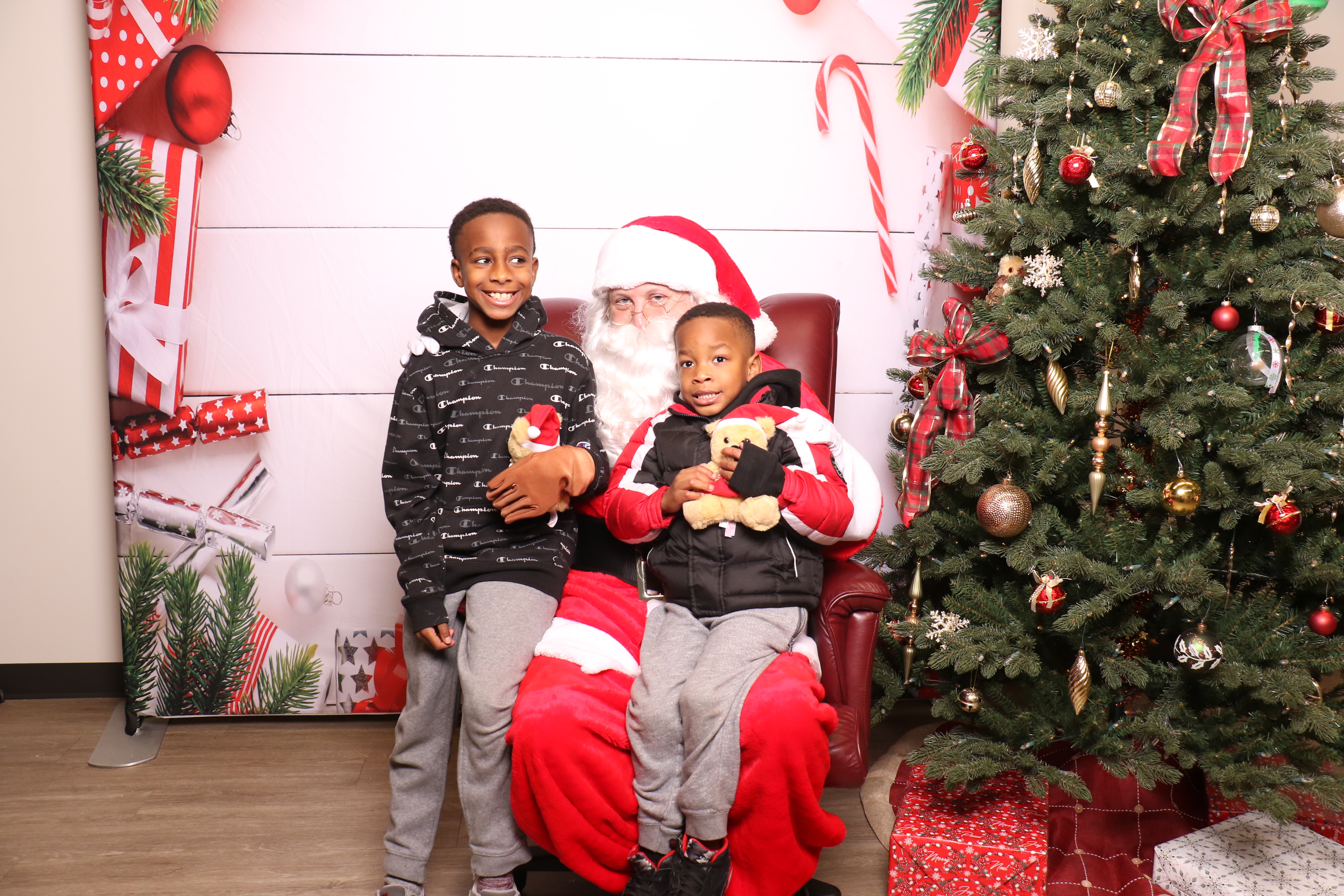 Monroe Tree Lighting | View more photos from the event at gallery.photoboothcincy.com/u/PhotoBoothCincy/Monroe-Tree-Lighting