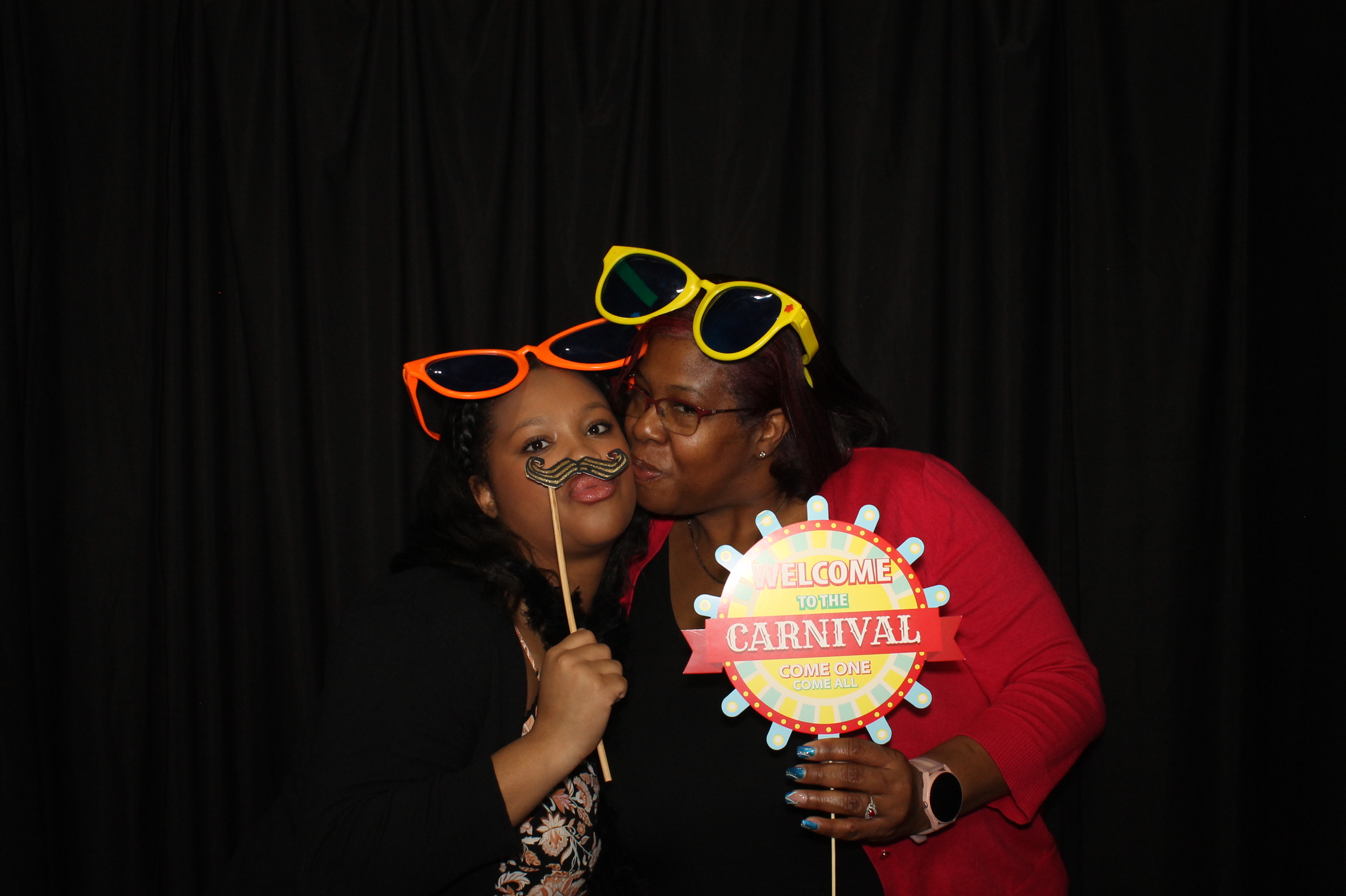 Montgomery County Prom | View more photos from the event at gallery.photoboothcincy.com/u/PhotoBoothCincy/Montgomery-County-Prom