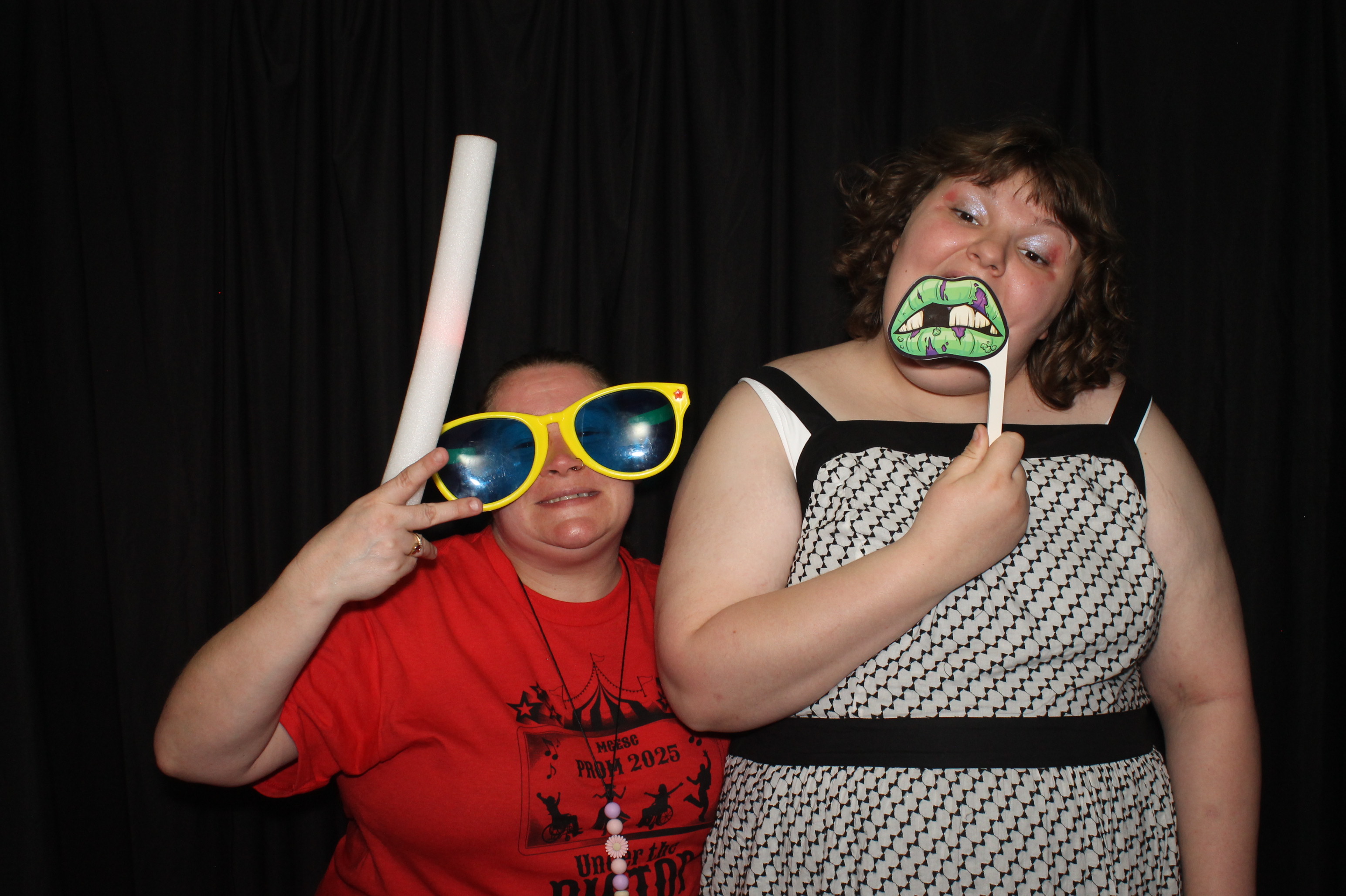 Montgomery County Prom | View more photos from the event at gallery.photoboothcincy.com/u/PhotoBoothCincy/Montgomery-County-Prom