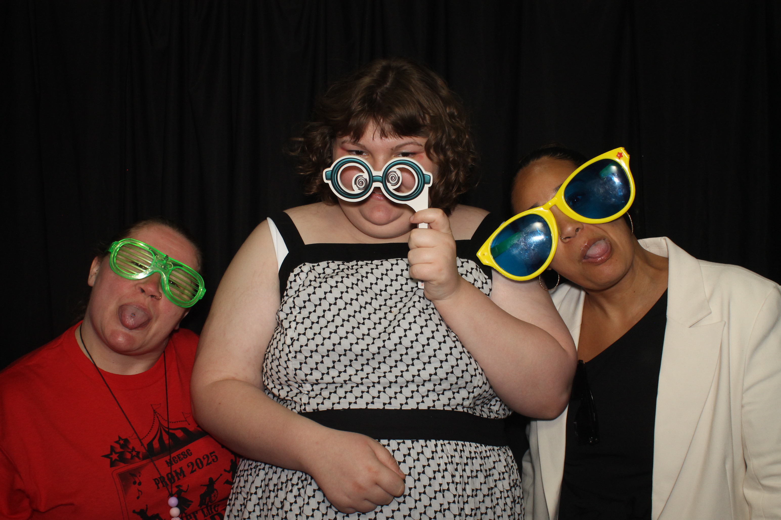 Montgomery County Prom | View more photos from the event at gallery.photoboothcincy.com/u/PhotoBoothCincy/Montgomery-County-Prom